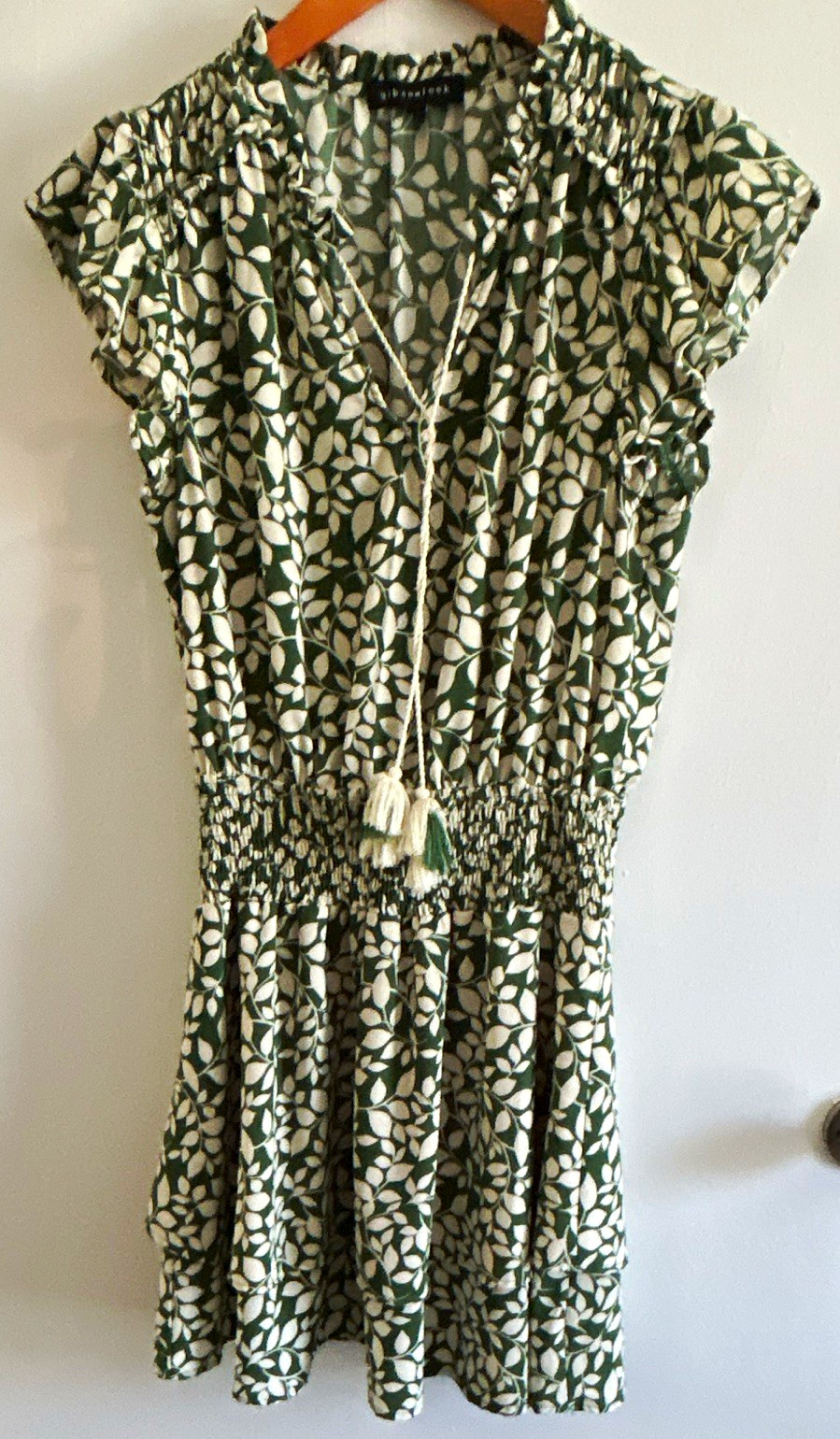 Gibsonlook Green/White Floral Smocked V-Neck Flutter Mini Dress Tassel S
