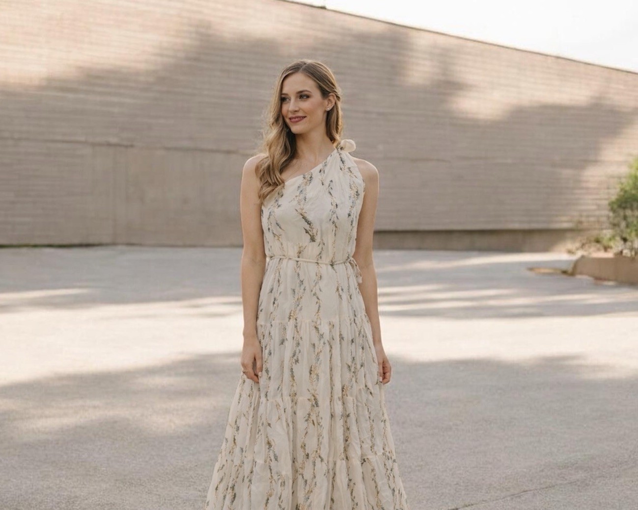 Olivaceous Over The Shoulder Floral Beige And Cream Dress Size Large NWT