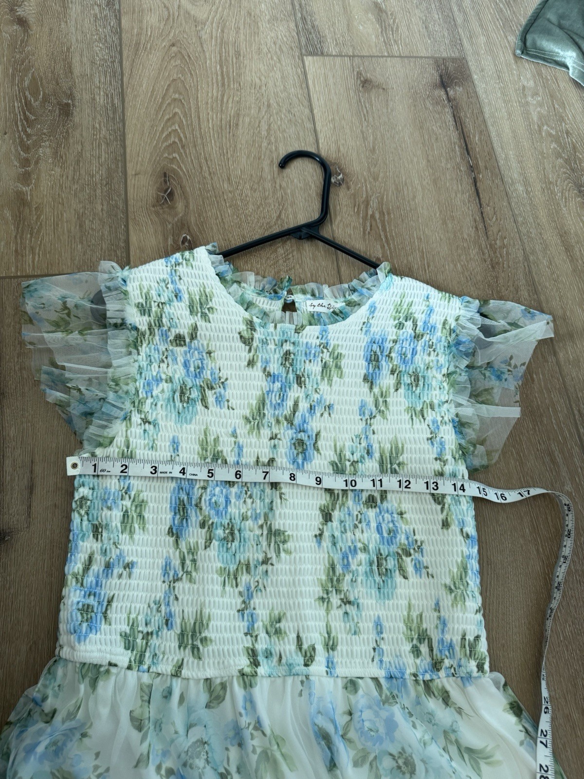 By The River BLUE FLORAL FLUTTER SLEEVE MIDI DRESS Size Medium