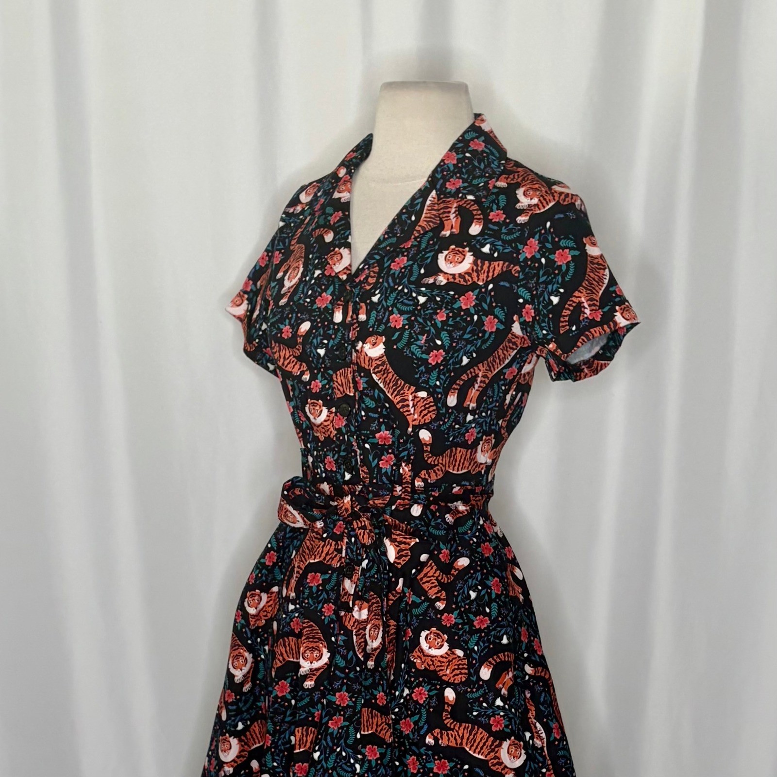EVA ROSE Tiger Flower Field Knee Length Shirt Dress Shirtdress Tie Waist Small