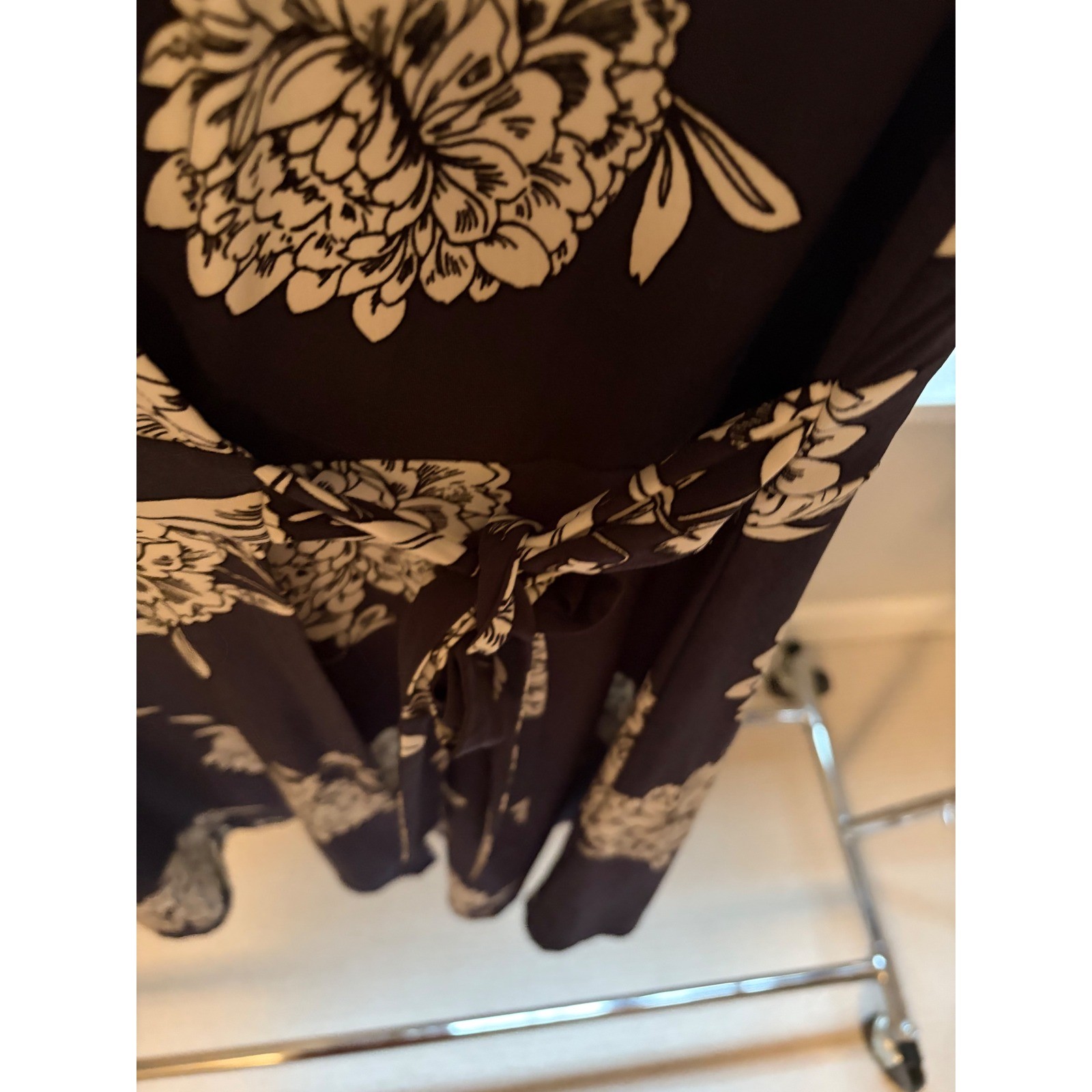 Vince Camuto Navy Blue White Floral Wrap Dress Elbow Sleeve V-Neck Size 8