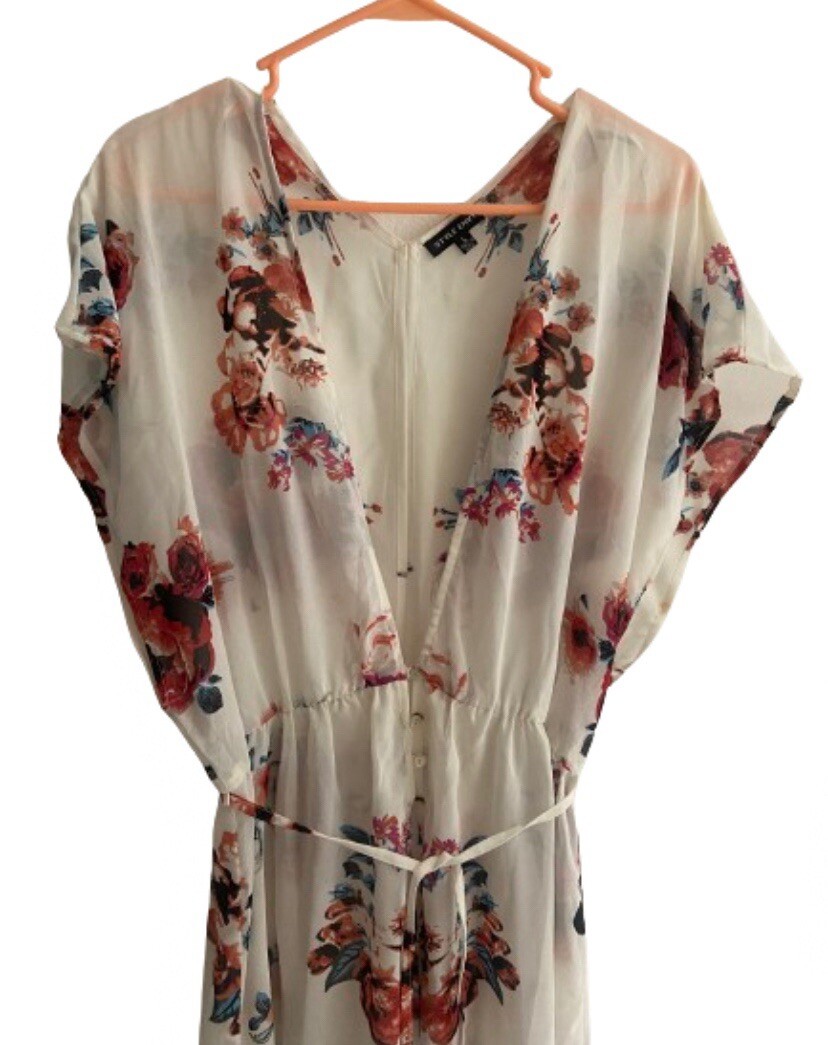 Style Envy Women’s Floral Dress Coverup Size Large White Red Blue Pink Flowers