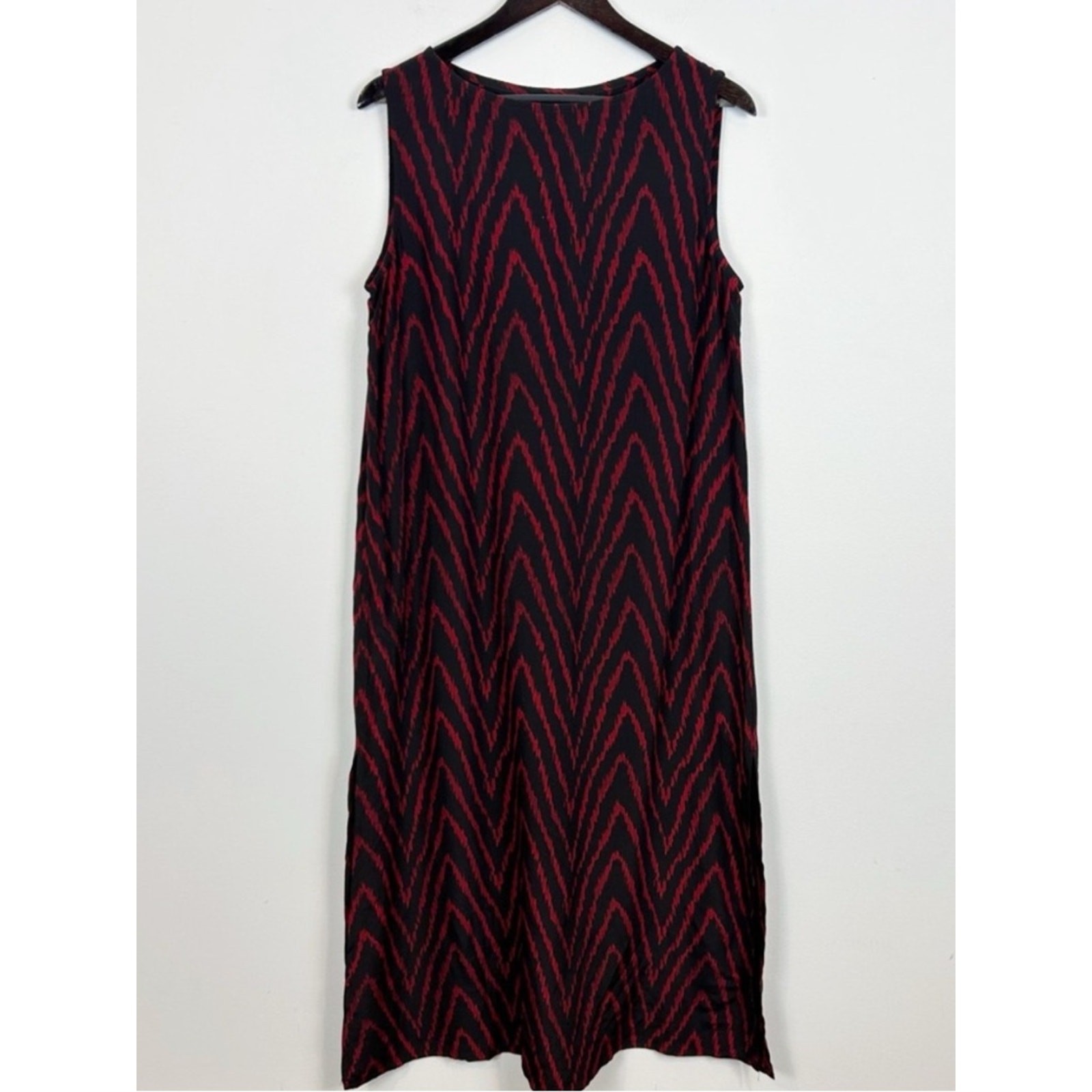 Finity Naturals Sleeveless Maxi Dress Women’s Size Large Black and Red Chevron