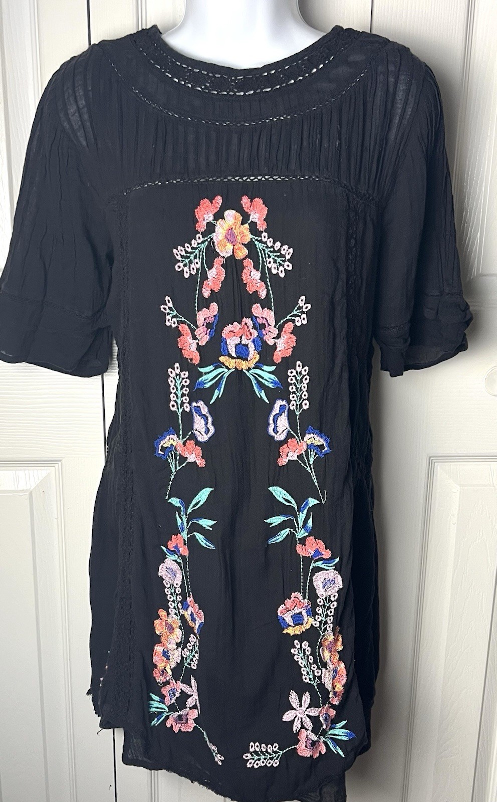 FREE PEOPLE Black Embroidered Floral Mini Tunic Dress Boho Crinkle Gauze Short