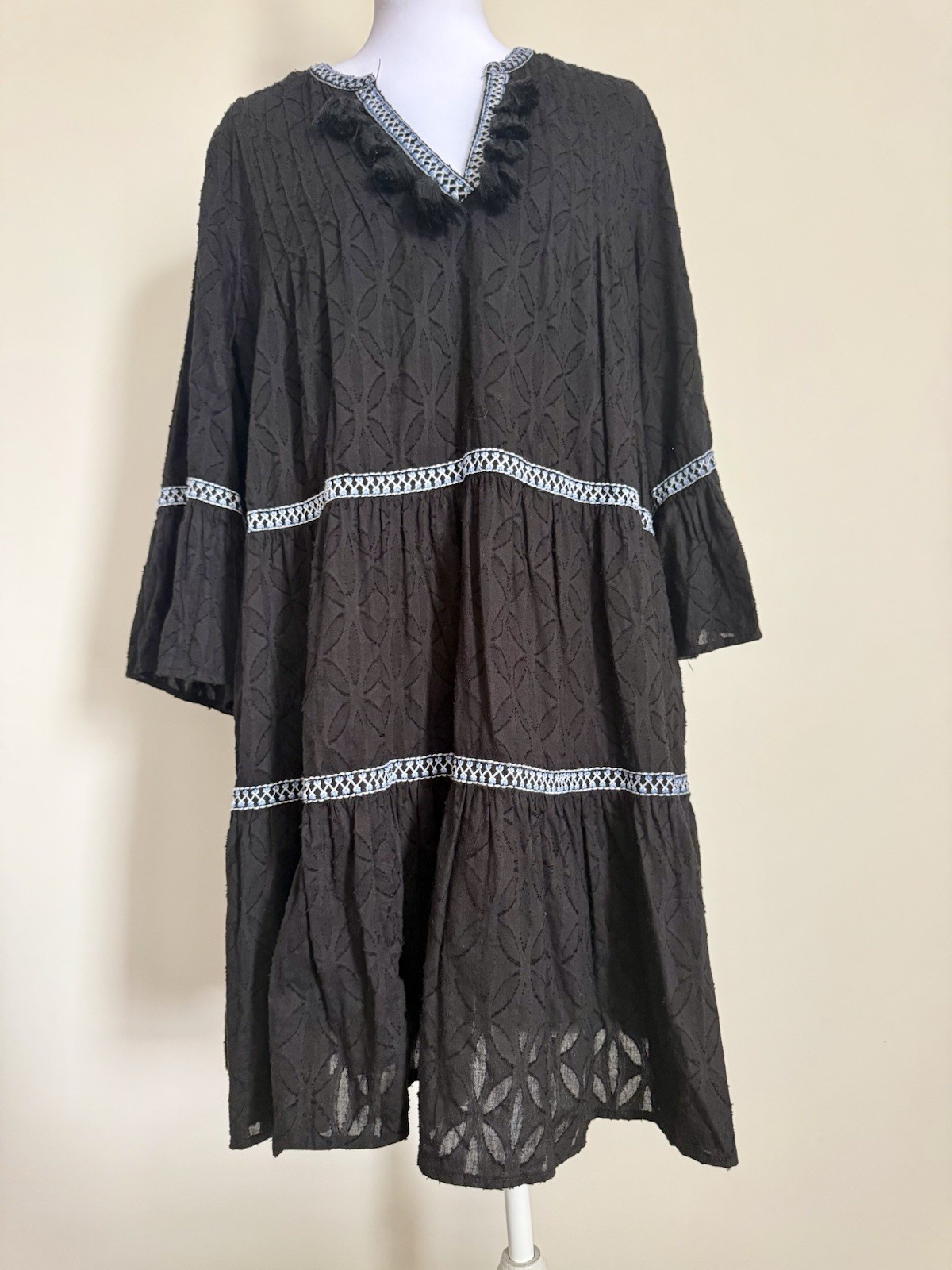 Tommy Bahama Black Solid 100% Cotton V-Neck Tassel A-Line Knee Dress M