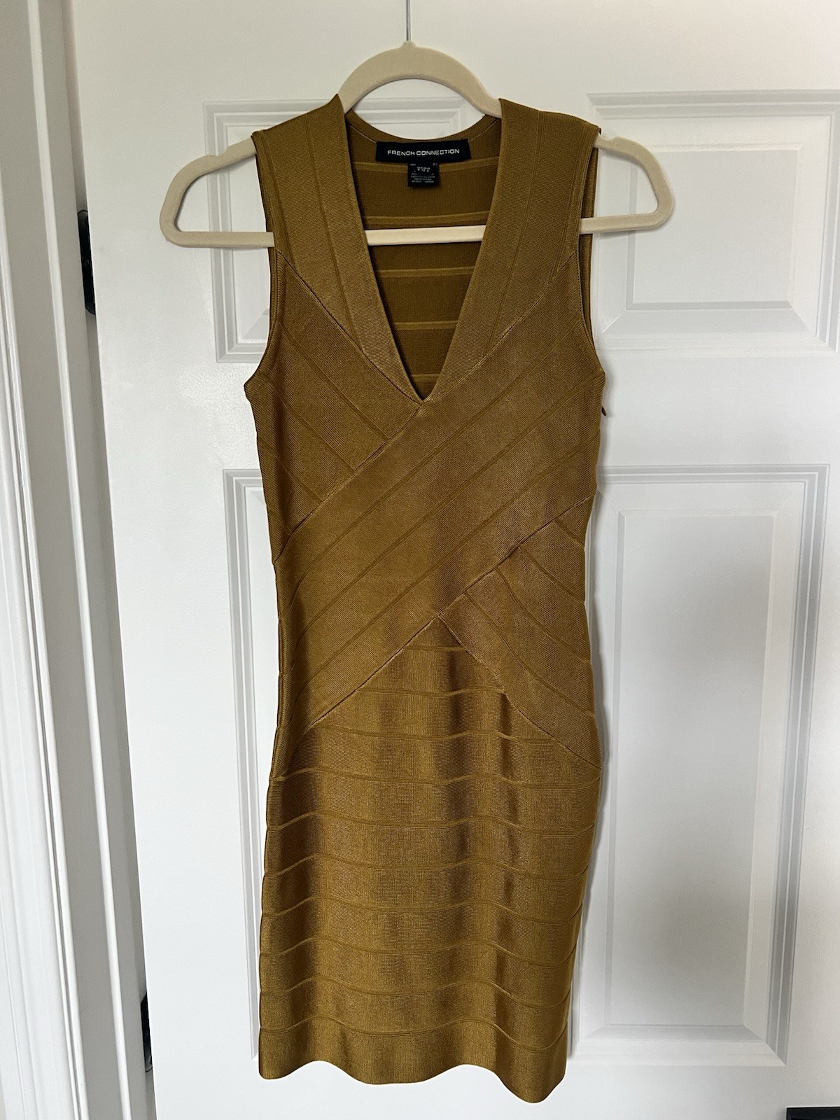 Women’s Fitted Sleeveless Bodycon Dress