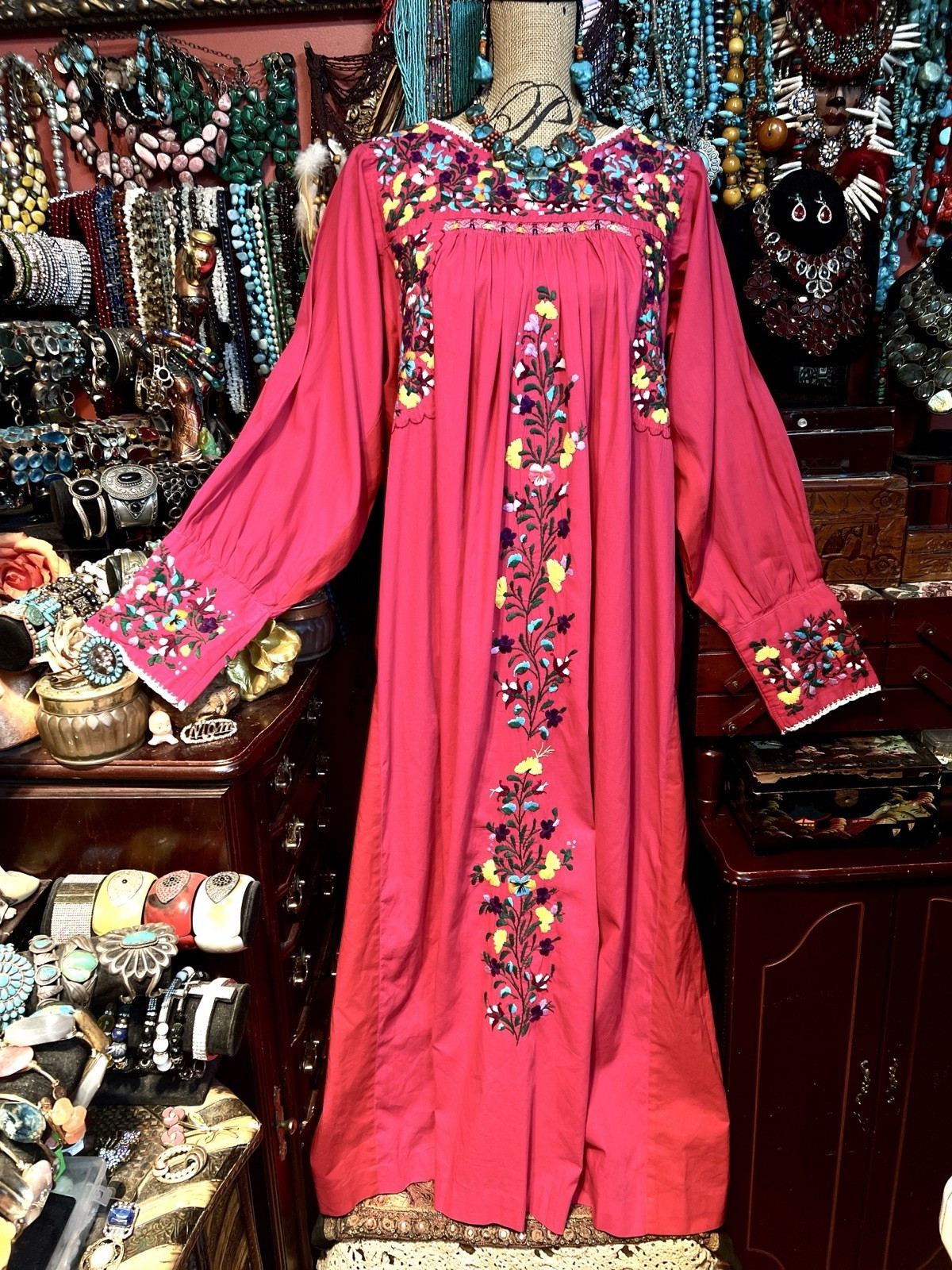 Beautiful VTG Long Sleeve Oaxaca Raspberry/Red Multi Colored Embroidered XL-XXL