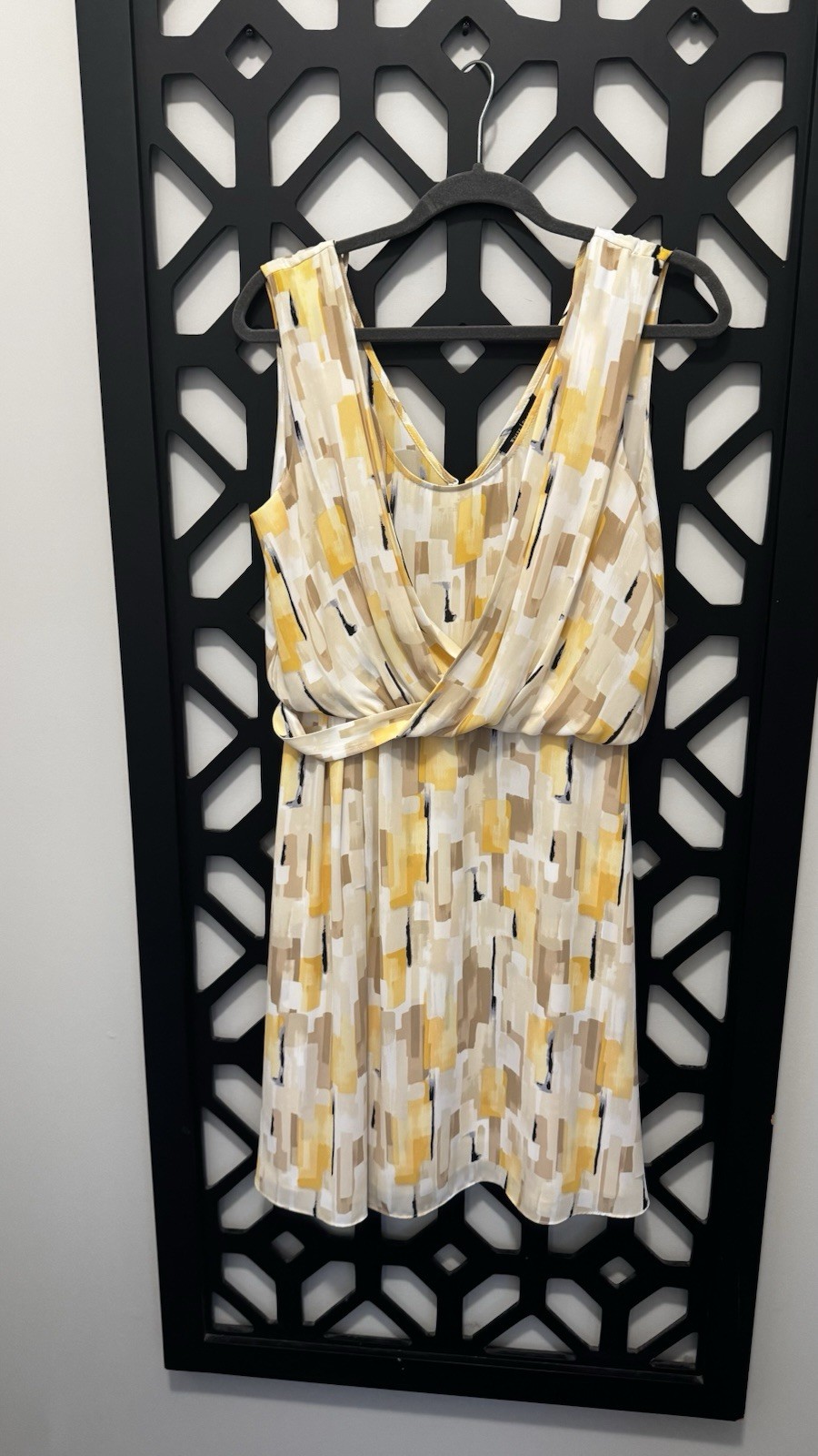 WHITE HOUSE BLACK MARKET YELLOW BEIGE PAINT STROKE DRESS Size 6