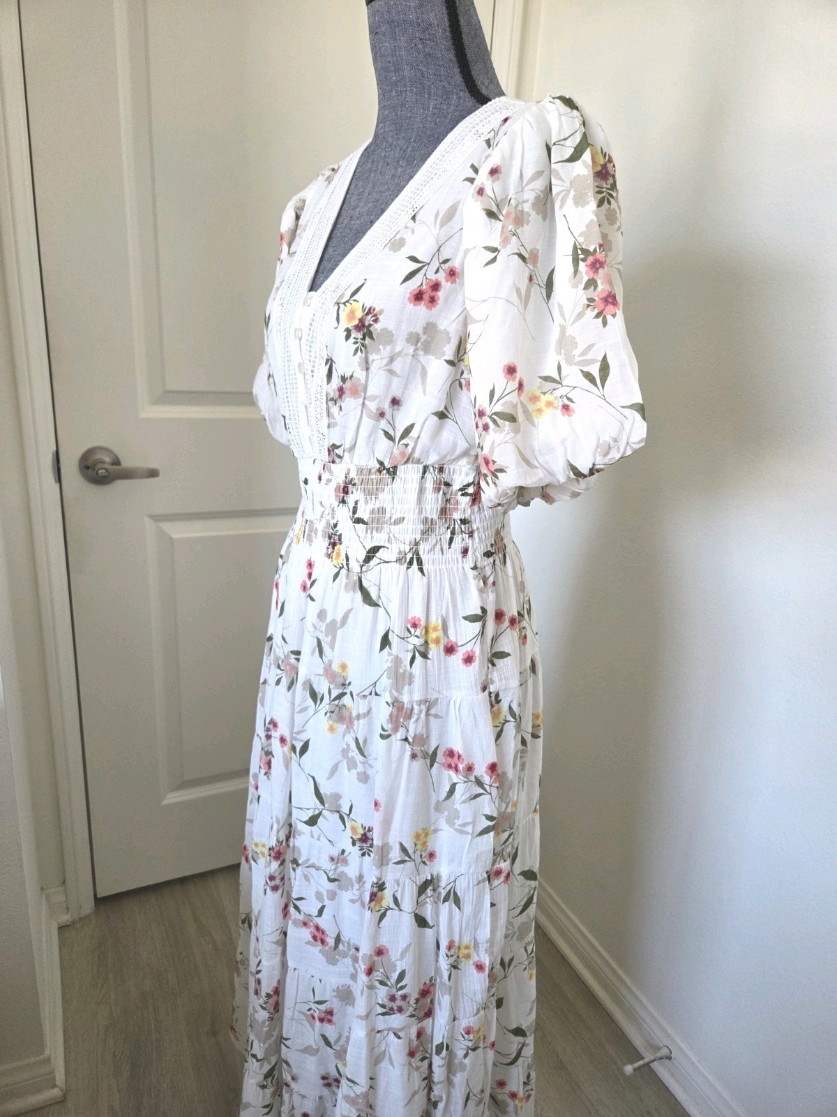 NWT💕 Size Small J. Gee Women’s Floral V Neck Button Tier Elastic Waist Dress