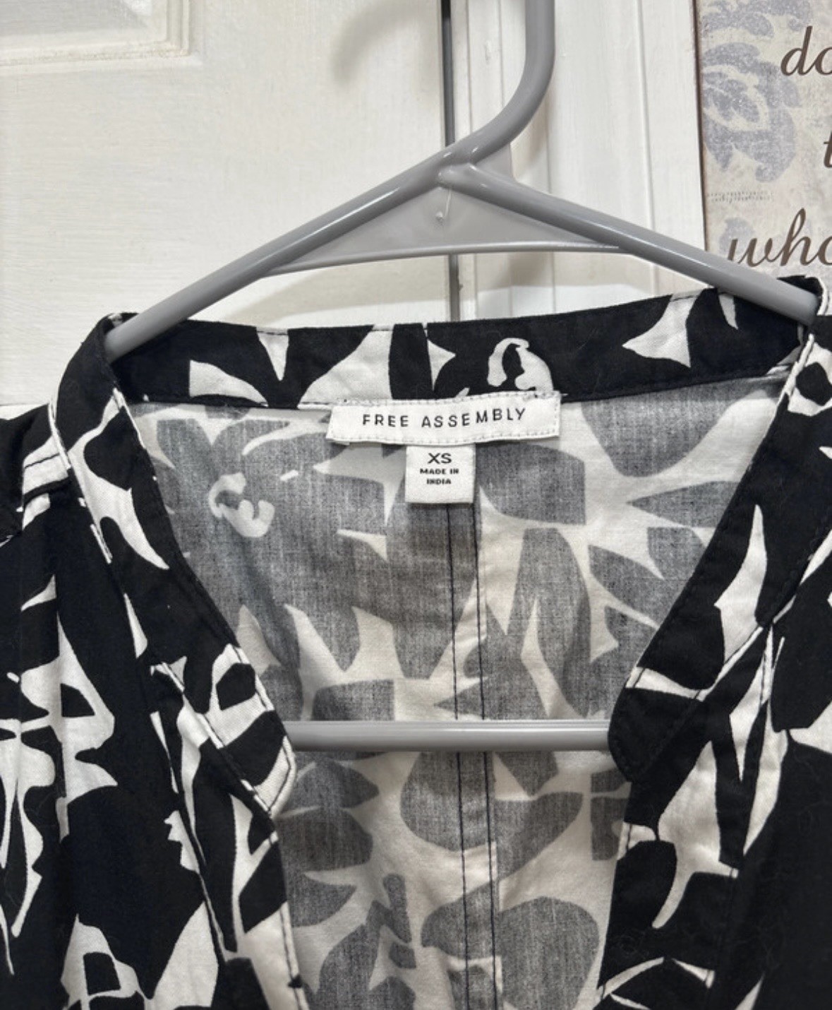 Free Assembly XS Black & White Floral V-Neck Short Sleeve Midi Button Dress