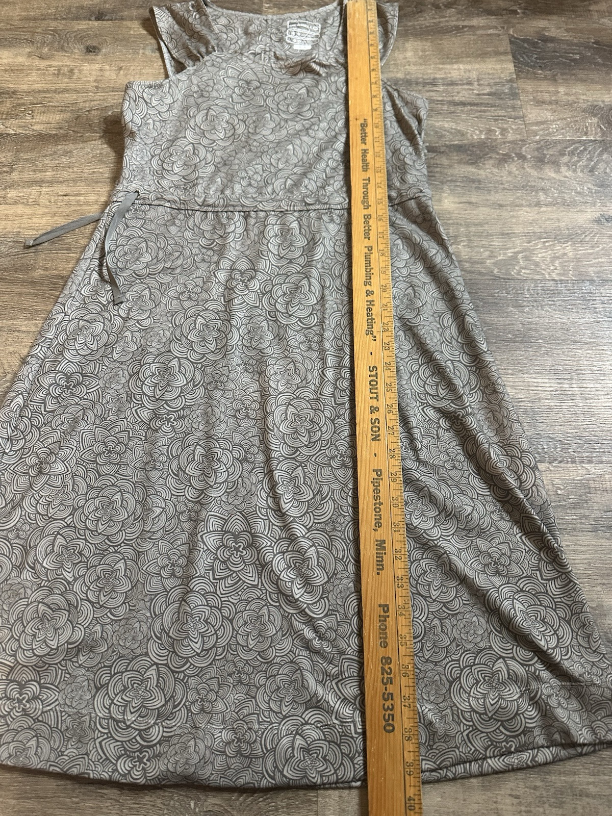 Merrell Dress Size M Gray Geometric Opti-wick UPF 50+ Vented Back Sheath