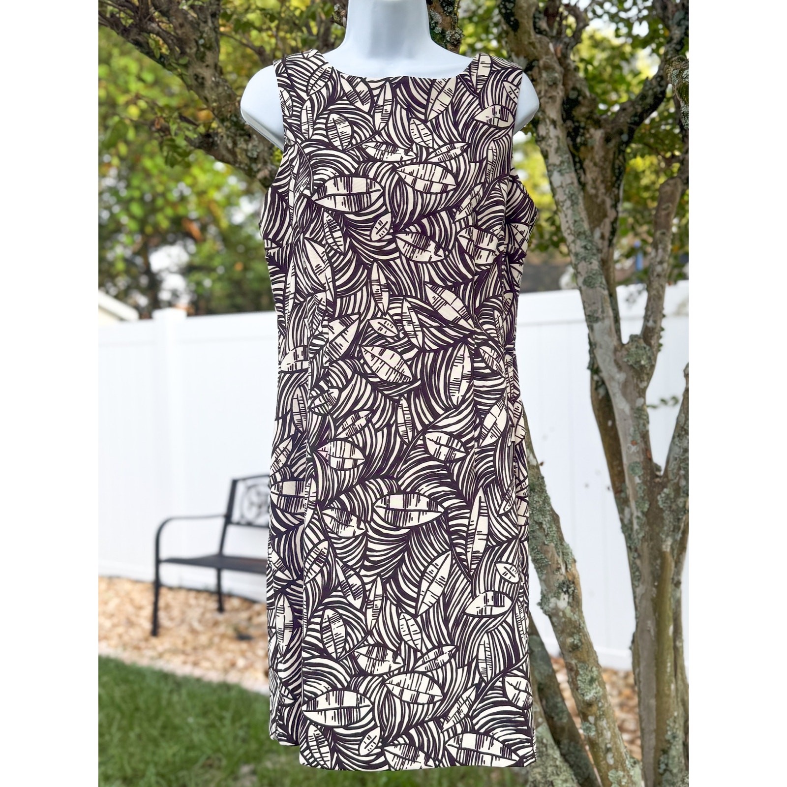 Dressbarn Women’s Size 10 Abstract Leaf Print Sleeveless Sheath Dress