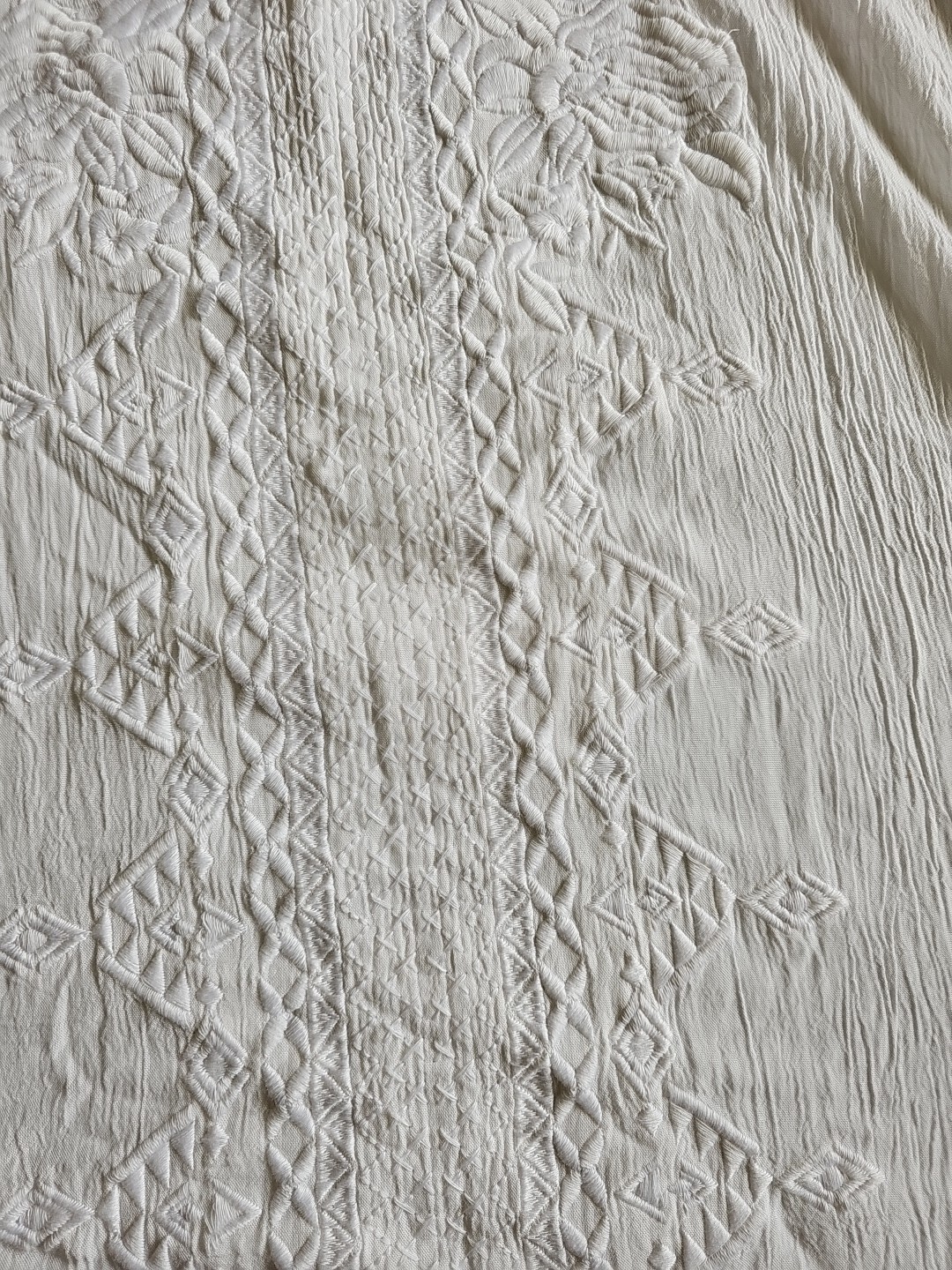 Cute Options Size L 100% Rayon White Sleeveless Embroidered Dress. C34