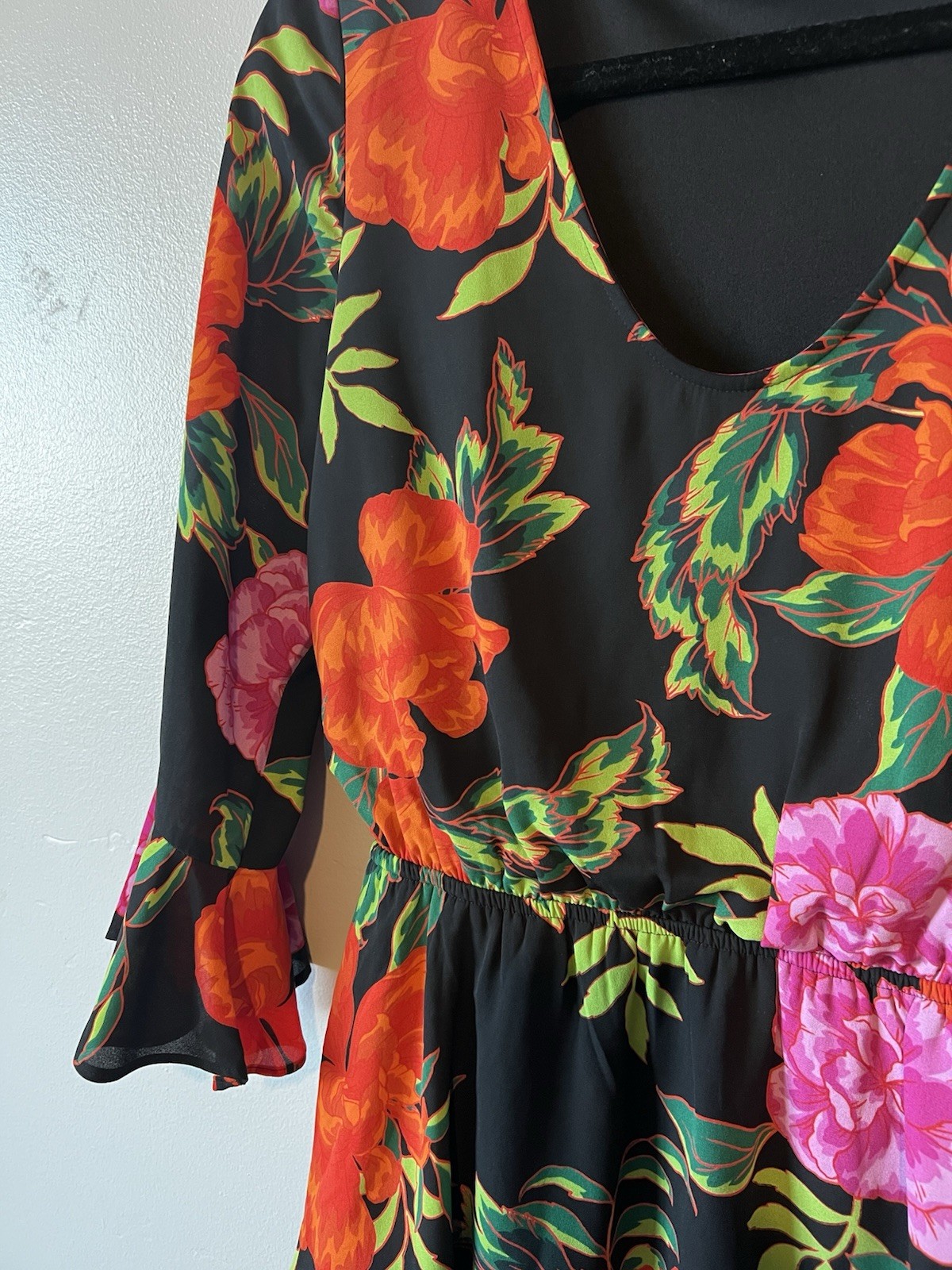 Express Floral V-Neck Tiered Mini Dress 3/4 Bell Sleeves Ruffle Black Red Pink S