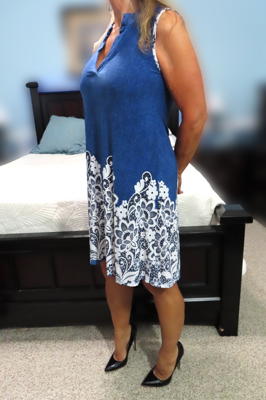SJS Demin Look Blue Shift Dress w/White Lace Look Flowers V-Neck Sleeveless Sz S