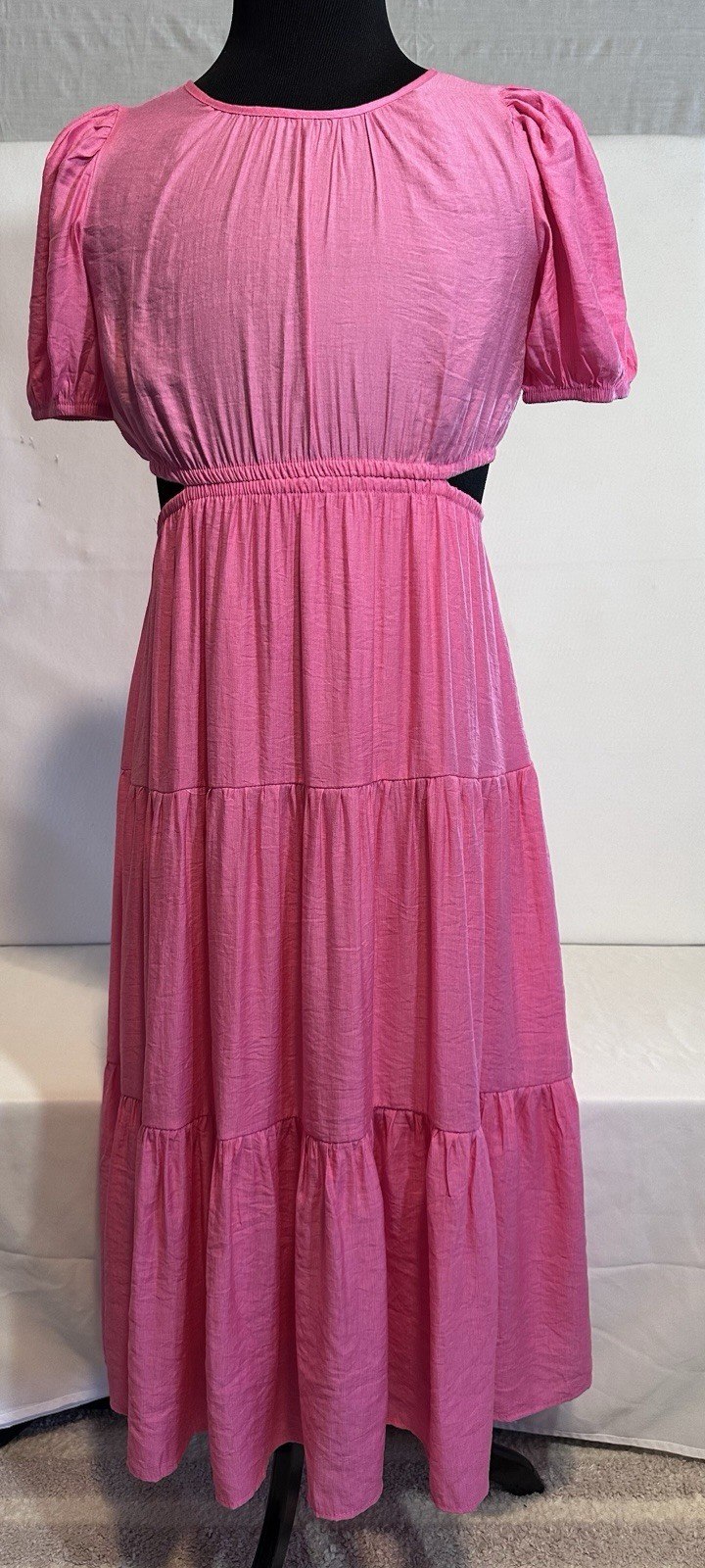 BLU PEPPER SPLIT OPEN BACK DRESS SIZES 1 Small, 1 Medium, 1 Large