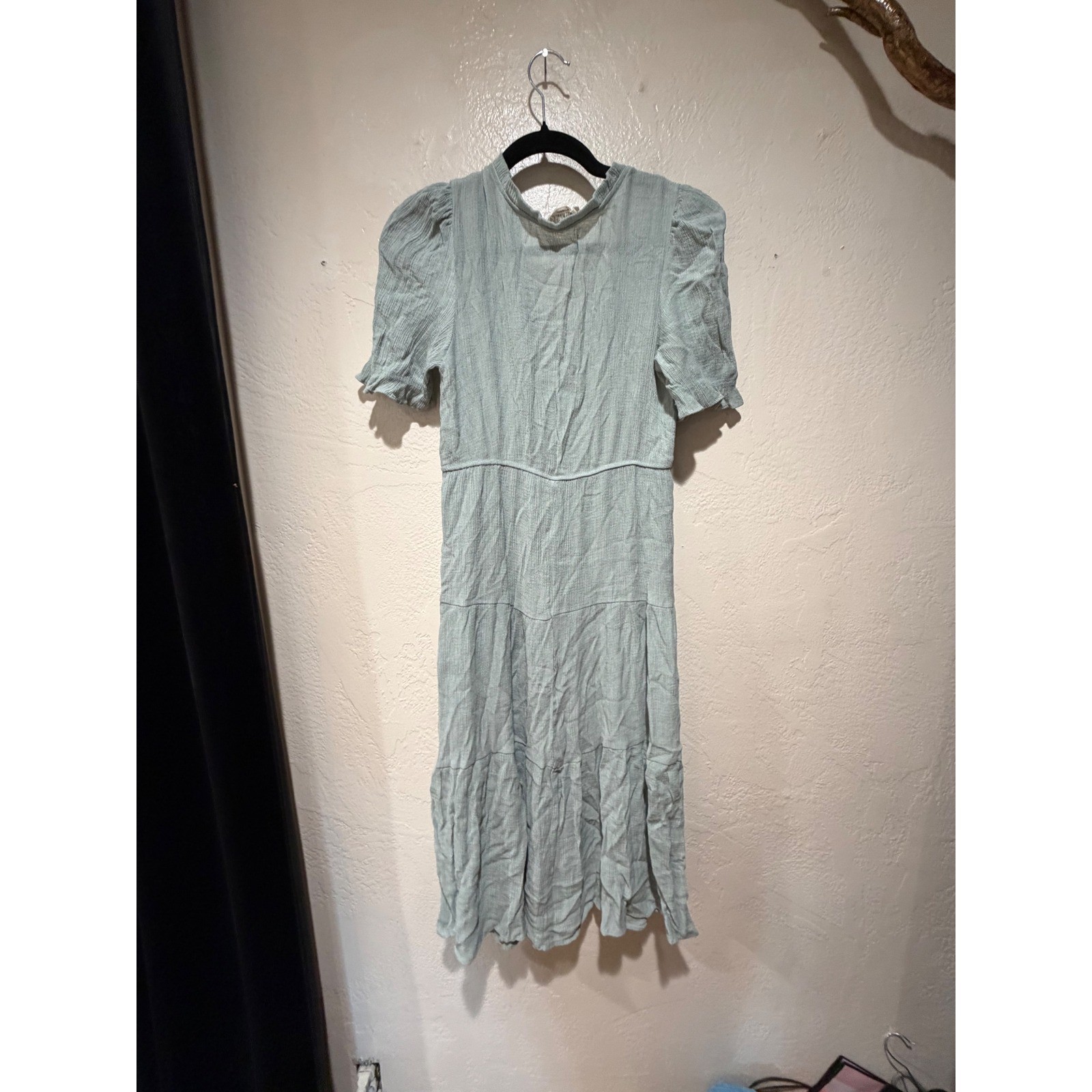 Sweet Wanderer Sage Green Tiered Midi Dress Short Puff Sleeve Tie Neck M EM6066