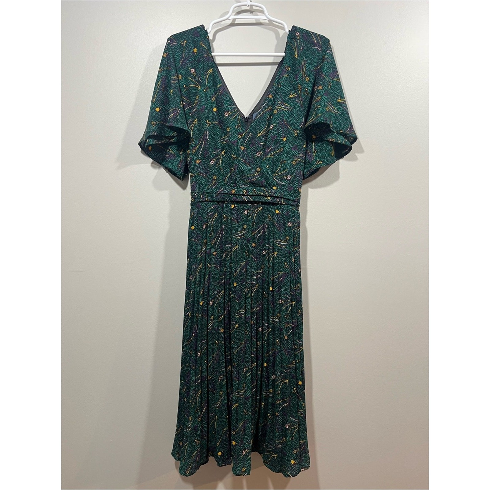 Modcloth Green Floral V-Neck Midi Dress with Flutter Sleeves Pleated Skirt 16