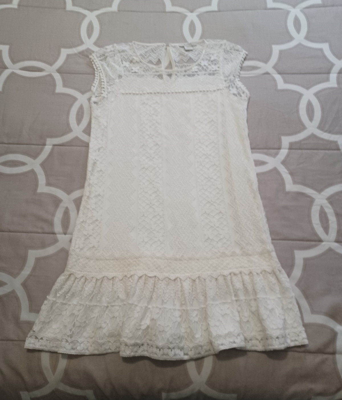 Ariat White Lace Sleeveless Shift Mini Dress Size S/P Round Neck Ruffle Zip