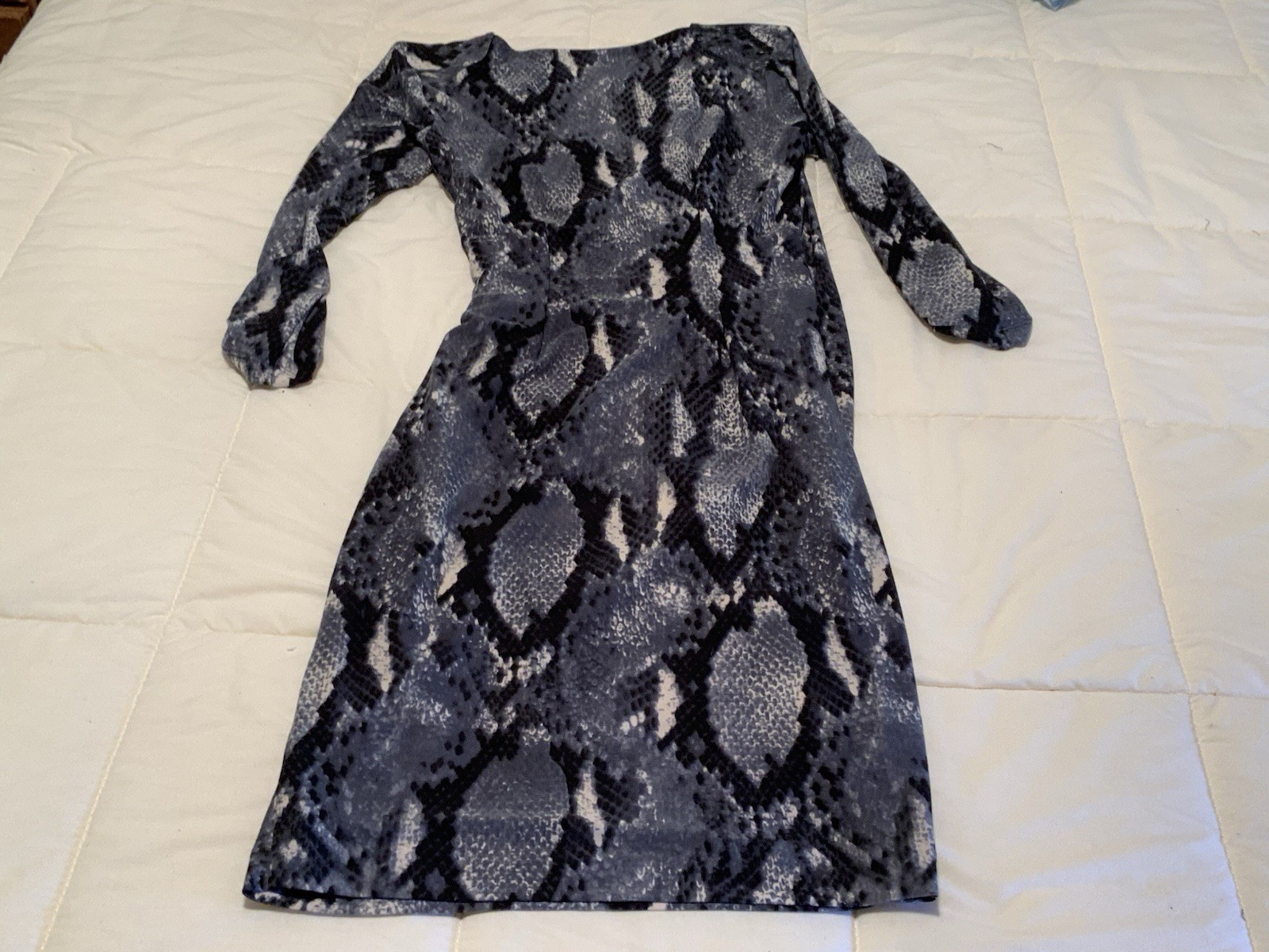 Cache Size Small Dress. Flattering Wrap Style. Black, Gray, White. Non Smoker.