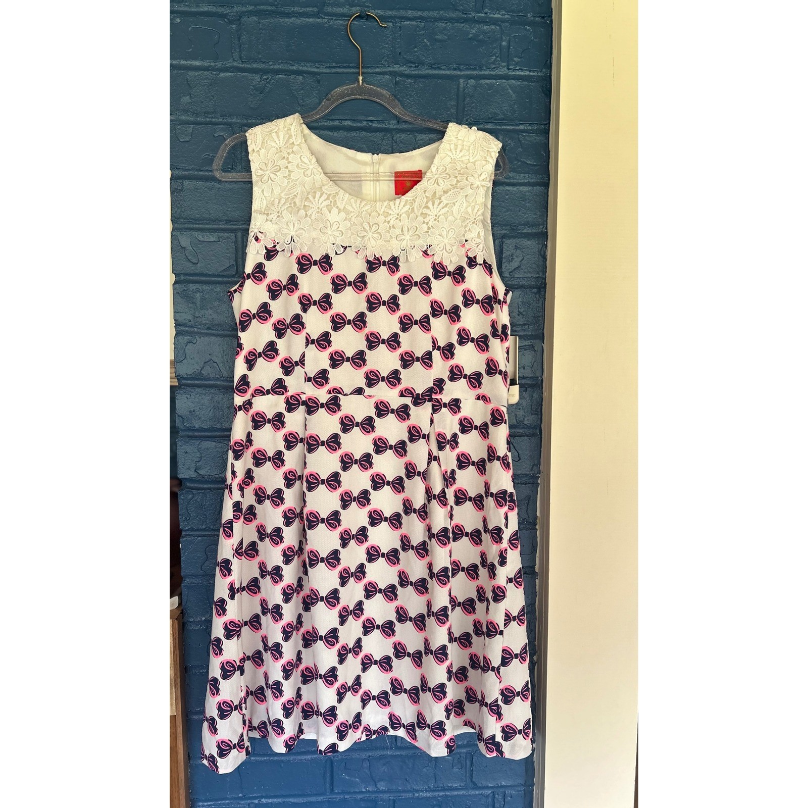 Bow Print Lace Neck Dress Ivory Pink Navy Sleeveless Women’s M , Deep or Shallow