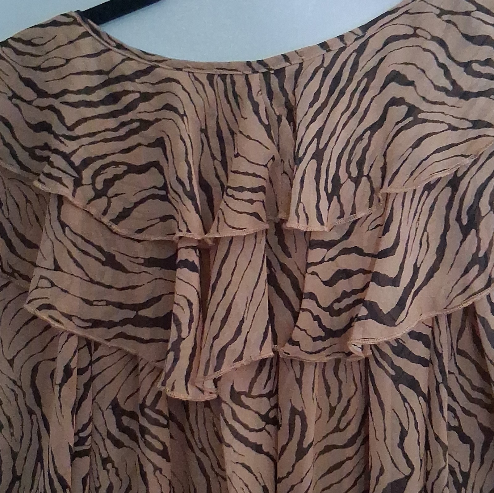 Entro Women’s Size S Tan/Black Zebra Animal Print Ruffle V-Neck Mini Dress Prepp