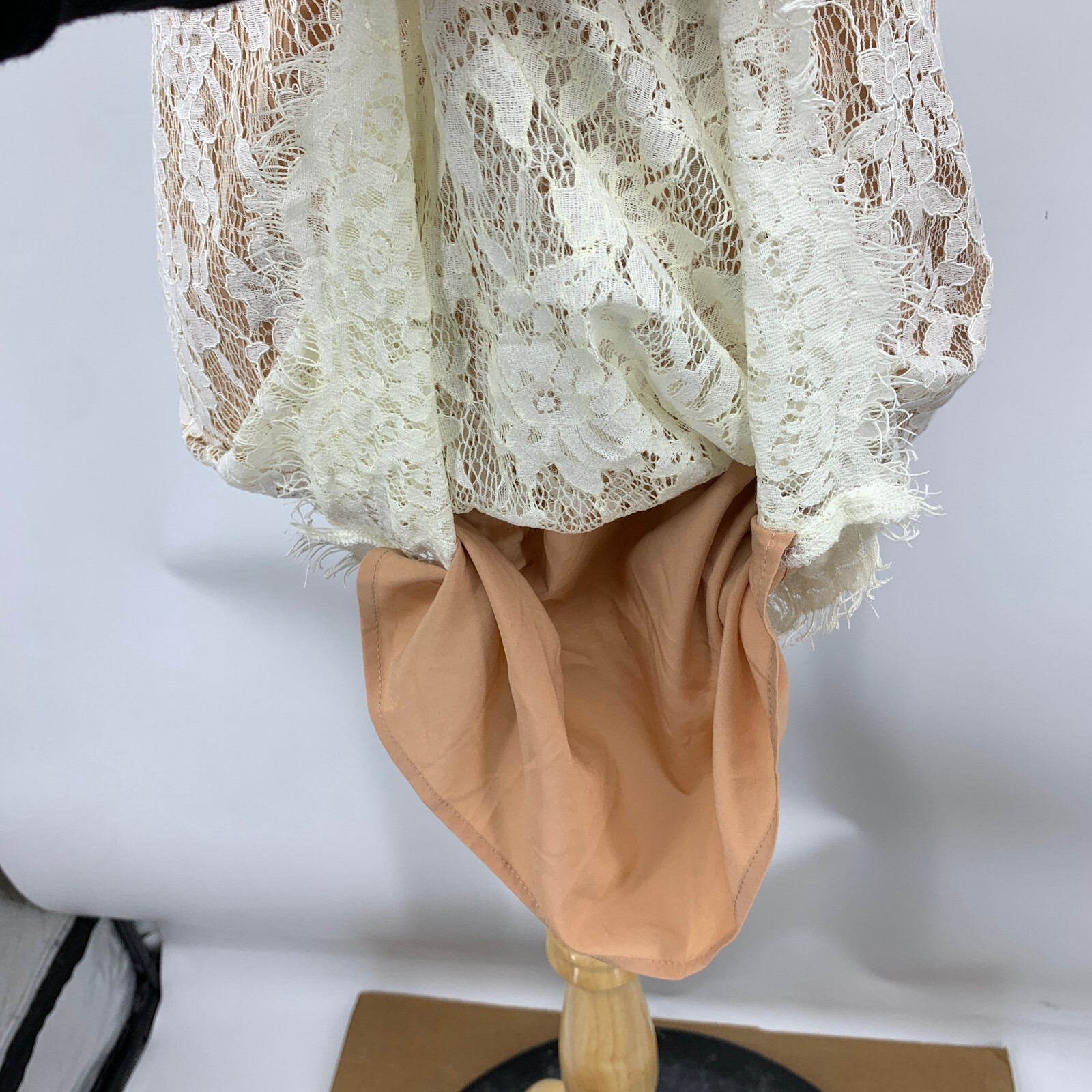 Tobi Dress Womens M Medium Ivory Nude Floral Lace Overlay Back Zip Mini Dress