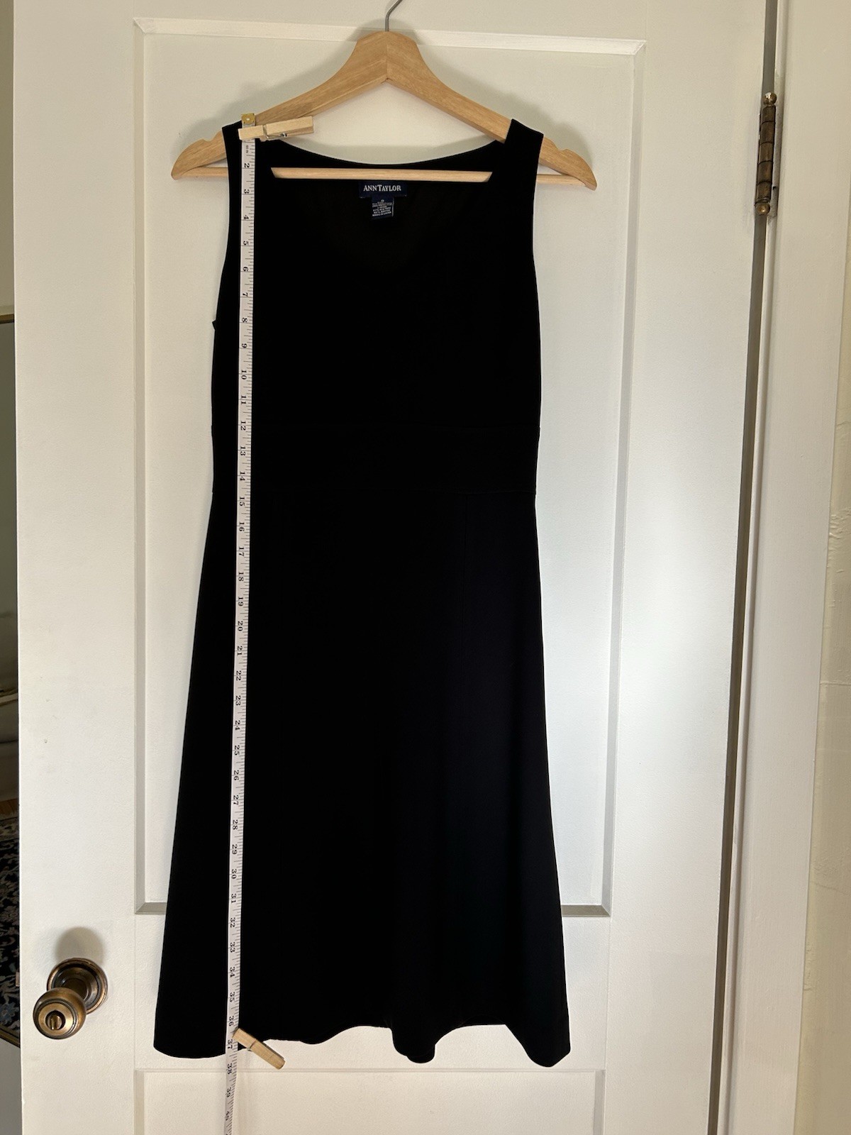 Ann Taylor Black Solid Crepe V-Neck Sleeveless A-Line Lined Zip Dress 0