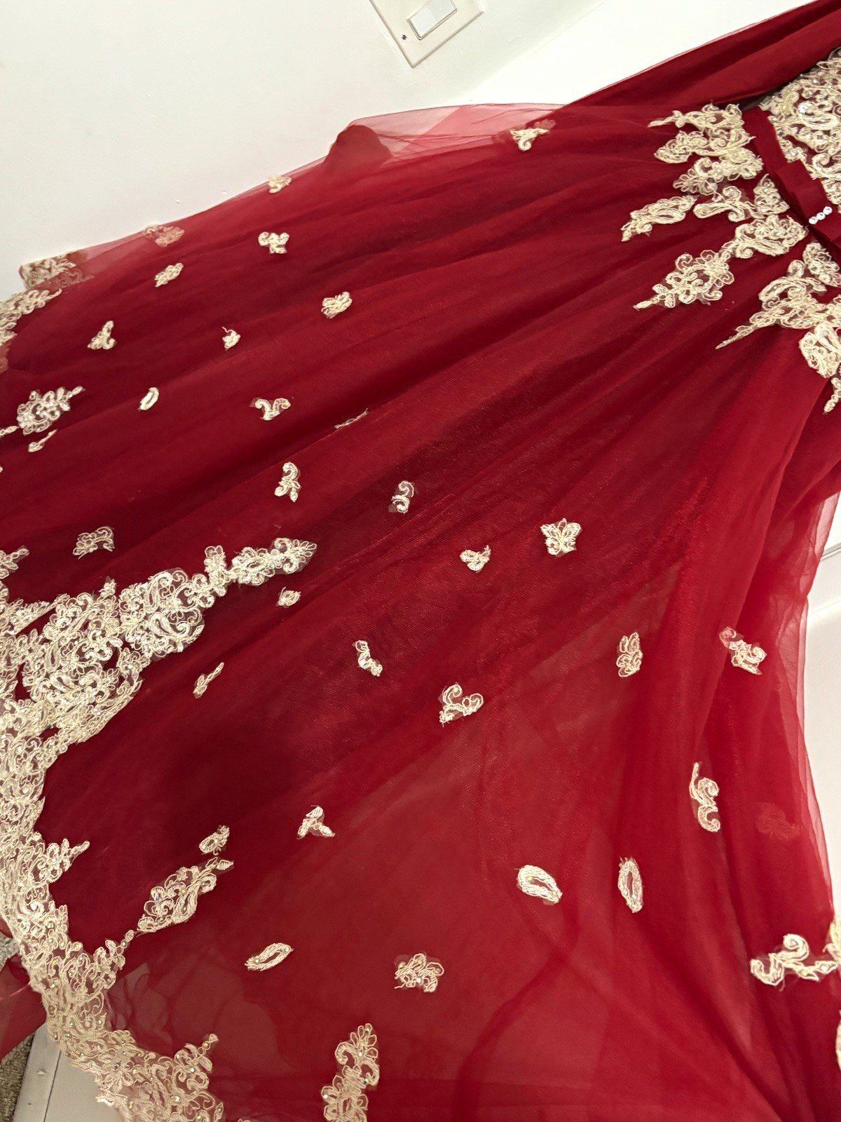 Red/Gold A-Line Long Dress M V-Neck Long Sleeve Lace Tulle Beaded zipper Broken