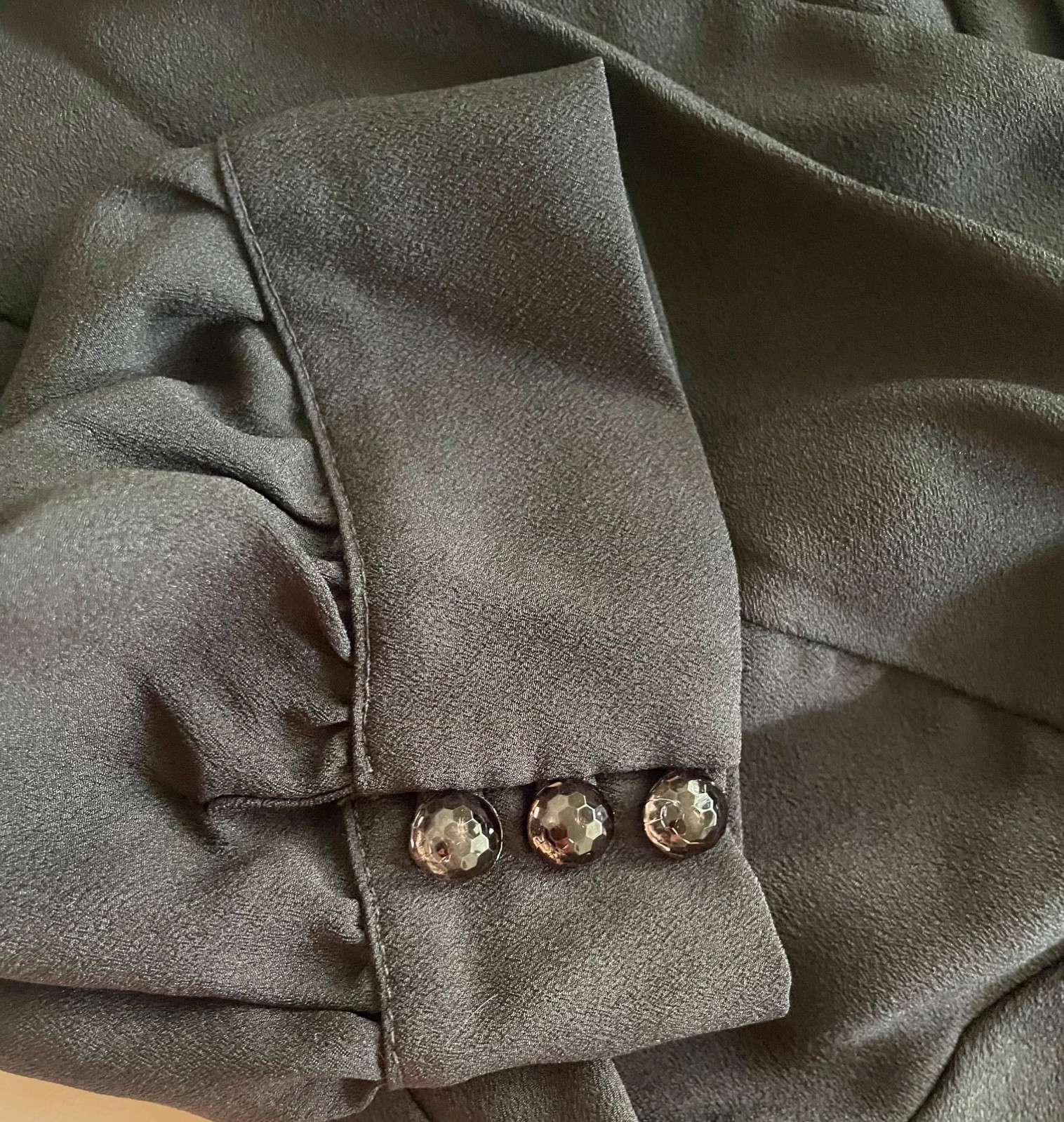 Review Dress Size 6 Black Pleated Ruffle Buttons Chiffon Fit & Flare Party Work