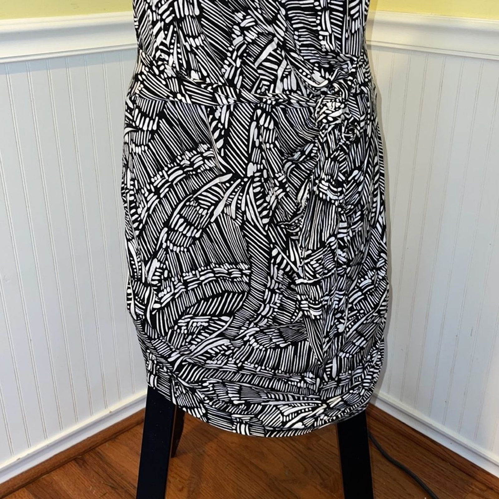 Spense Ladies black and white print sheath dress. Size large.