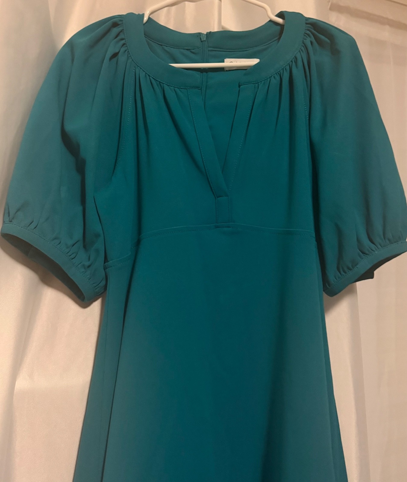 calvin klein dress 6, elegant, can be worn for any occasion. Beautiful color.