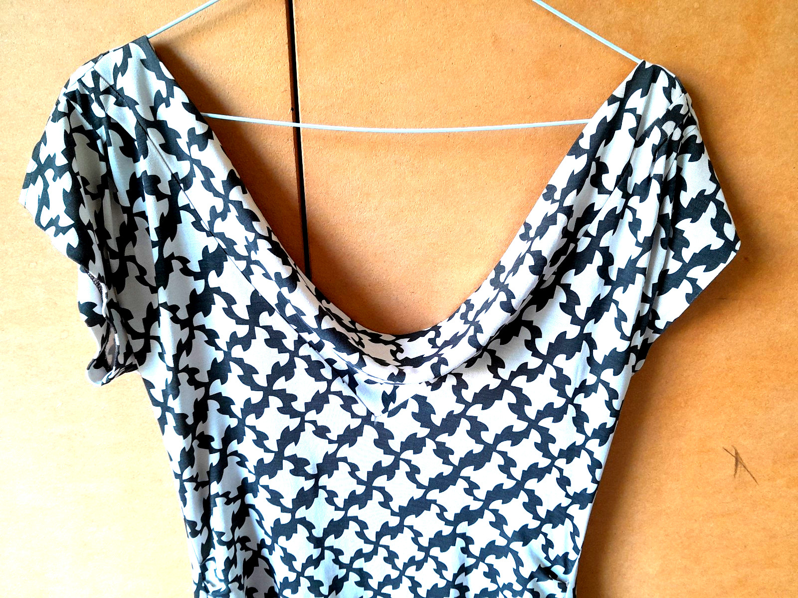 STUNNING VINTAGE DIANE VON FURSTENBERG BROWN & CREAM PRINT SILK CINCHED DRESS