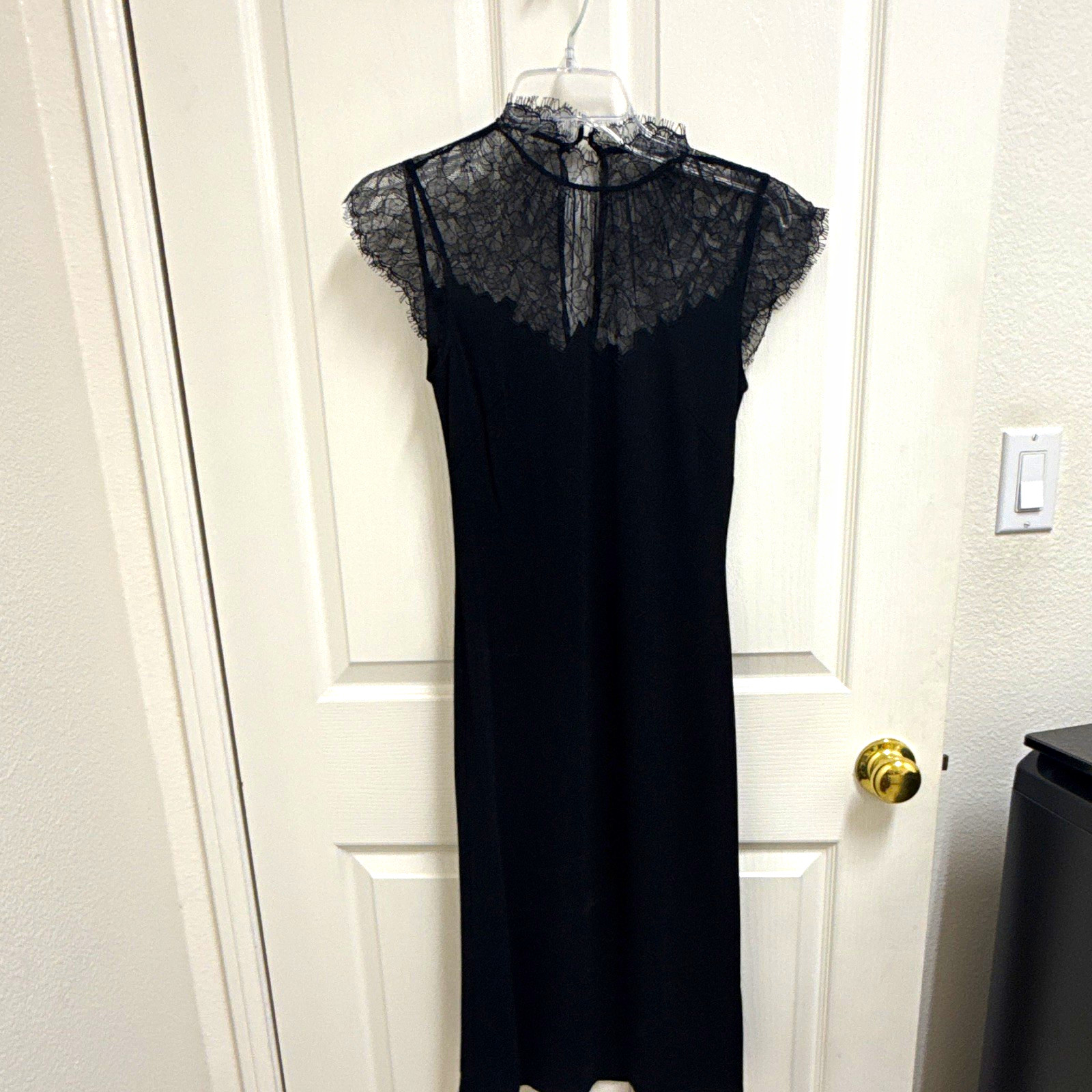 BCBGMAXAZRIA Women’s XS Sheath Midi Dress Sleeveless V-Neck Lace Yoke Black Zip