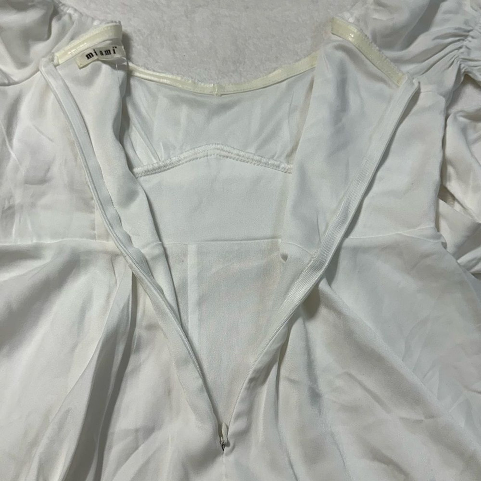 NWT Mi Ami Francesca’s White Satin Tiered Puff Sleeve Dress/Romper