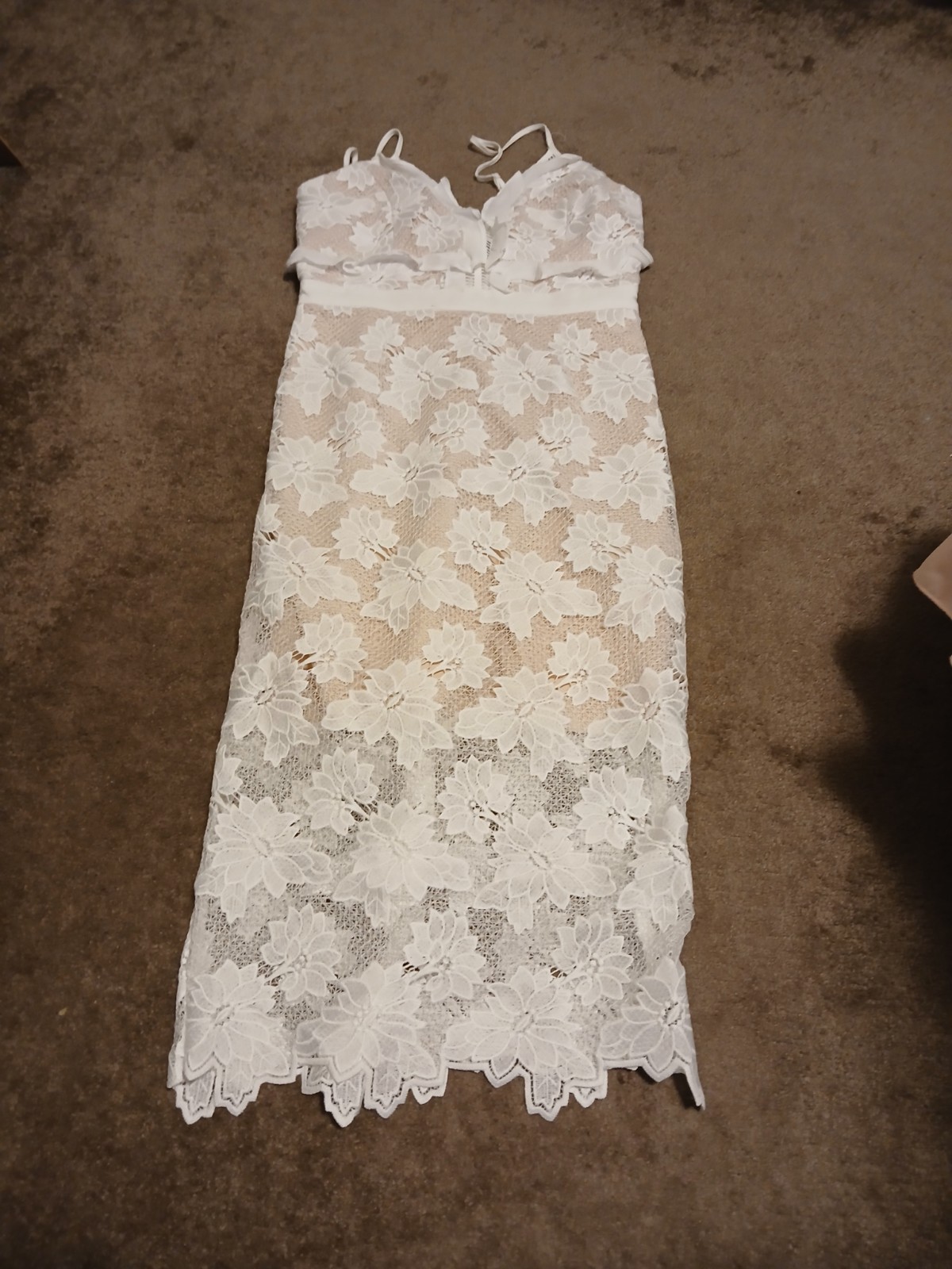 Bardot Size 4 XS White Dress Spaghetti Straps Flower Design Vienna Lace