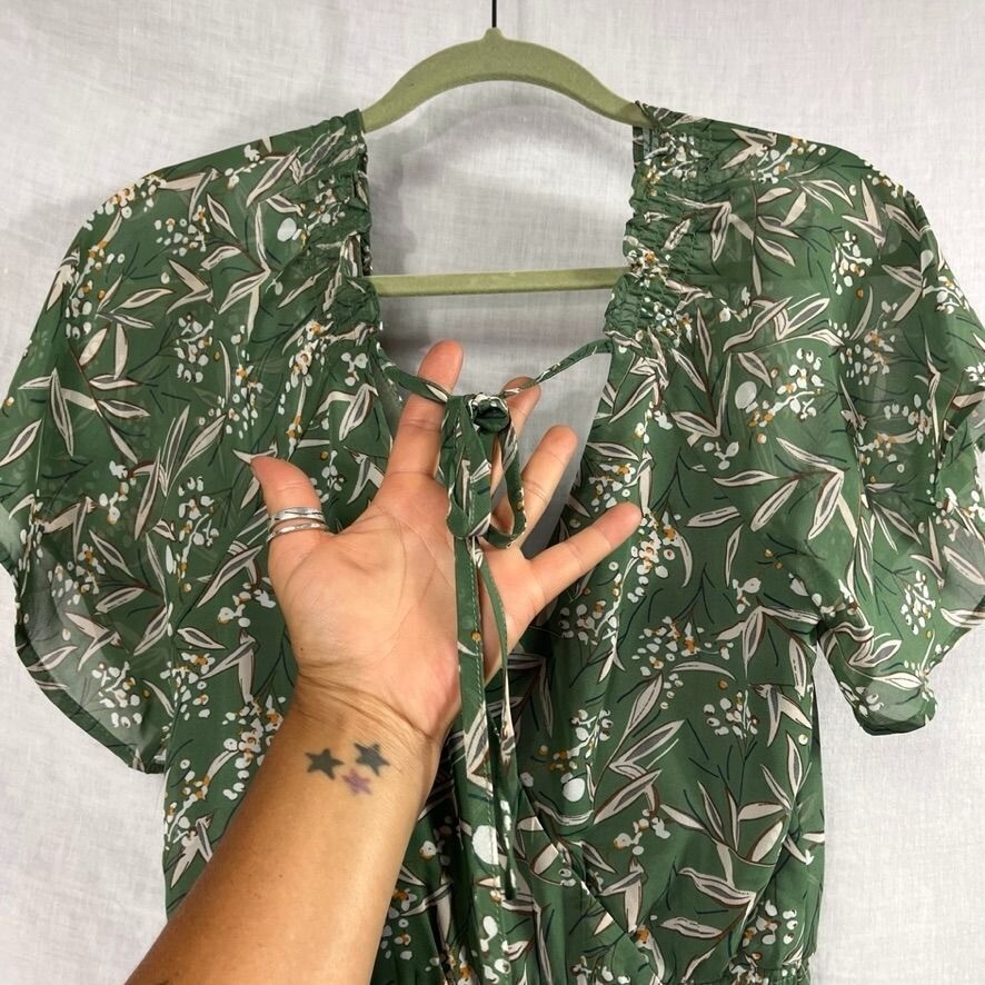 Lush Wrap Top Flutter Sleeve Midi Dres Womens S Sage Green Floral Tiered Ruffle