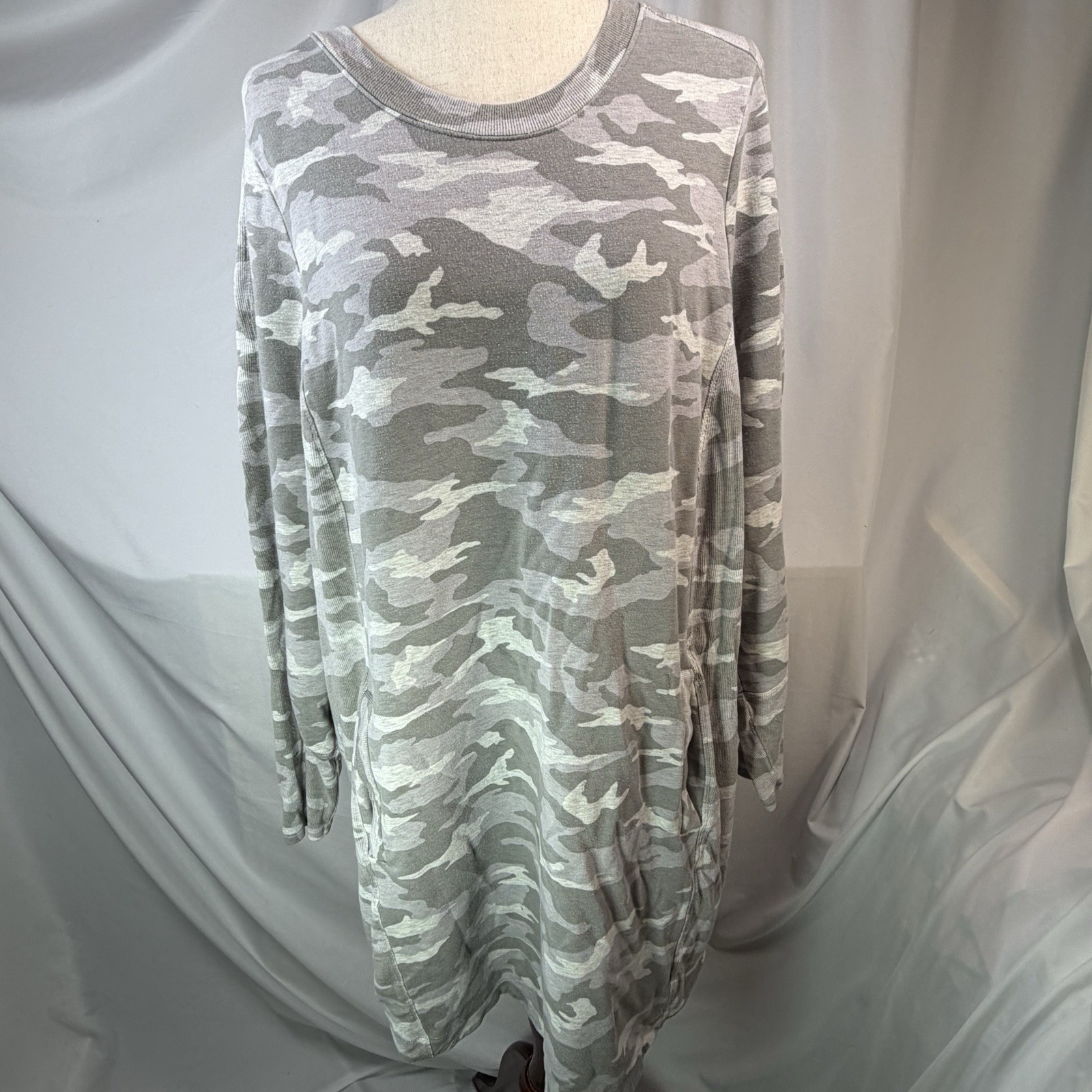 Athleta Balance Camo Printed Dress Long Sleeve Soft Stretchy Casual Fit Grays 2X