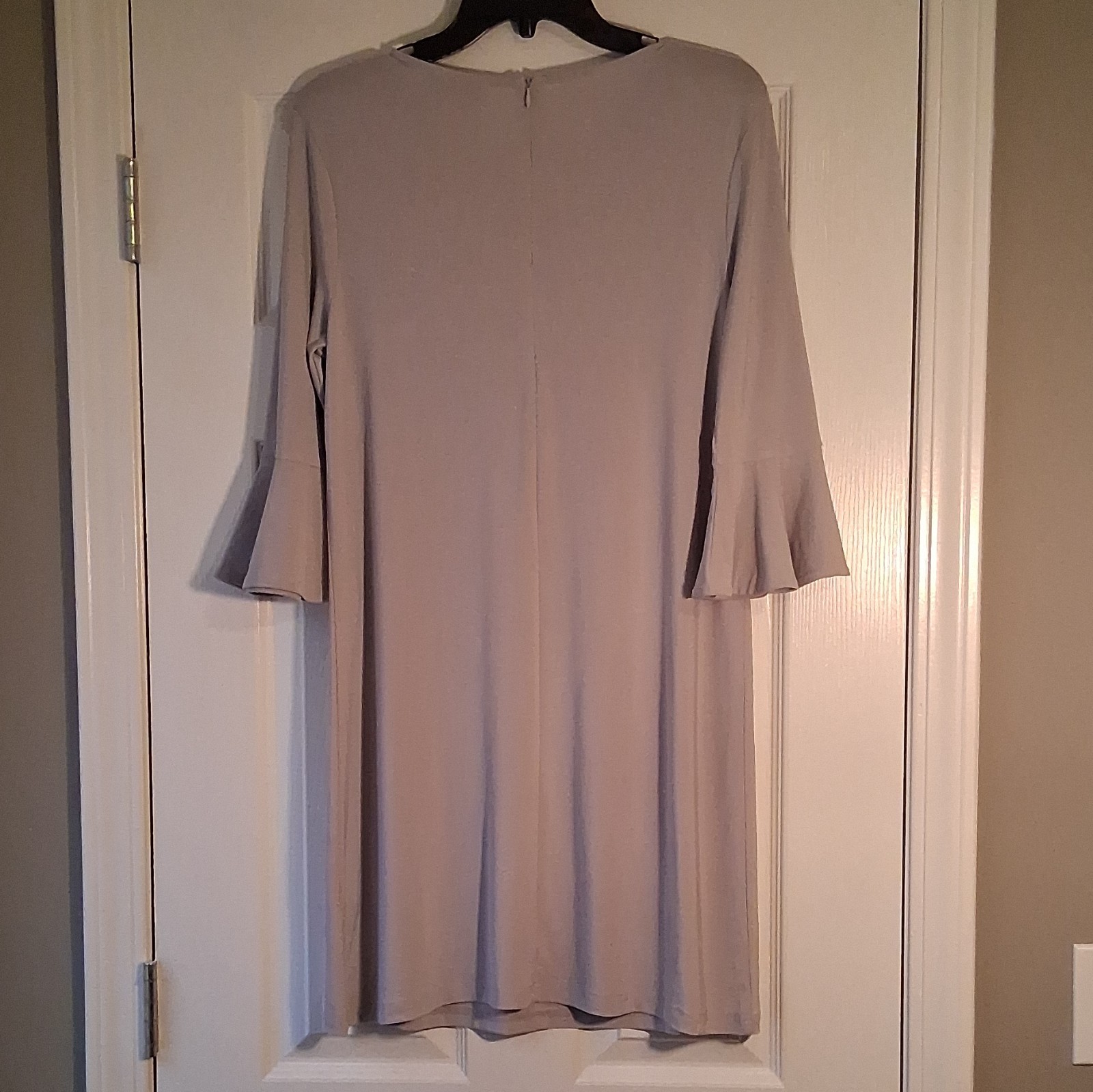 Charlie Paige Shift Dress M Gray Solid Bell Sleeve Knee Wrinkle-Resist