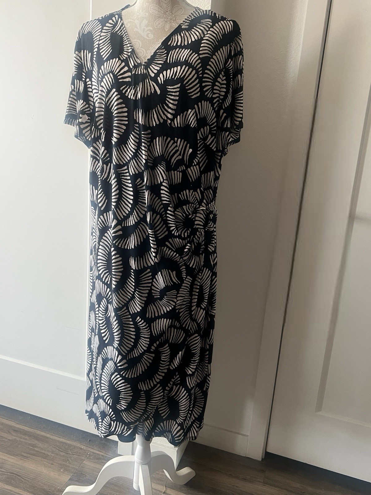 Glamour Wrap Dress 22w Black & White
