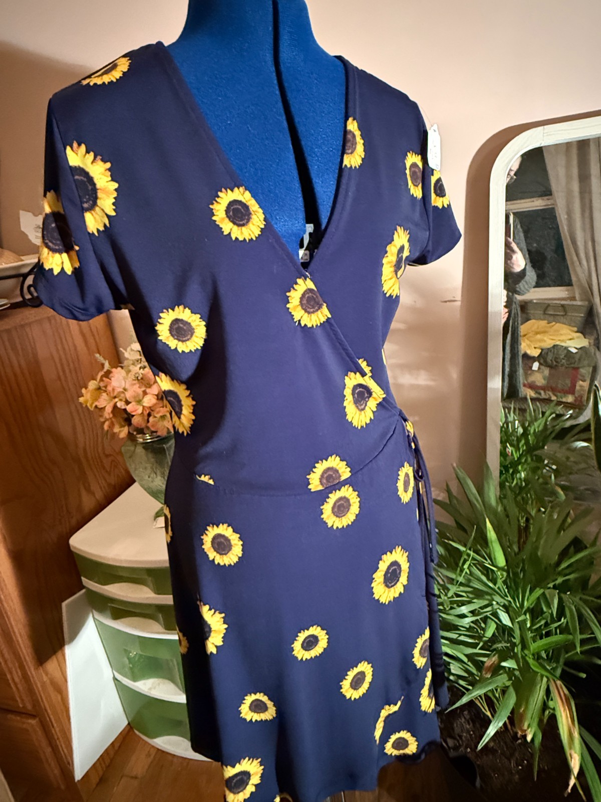 J for Justify Women’s XL navy blue dress with yellow sunflowers shortsleeve