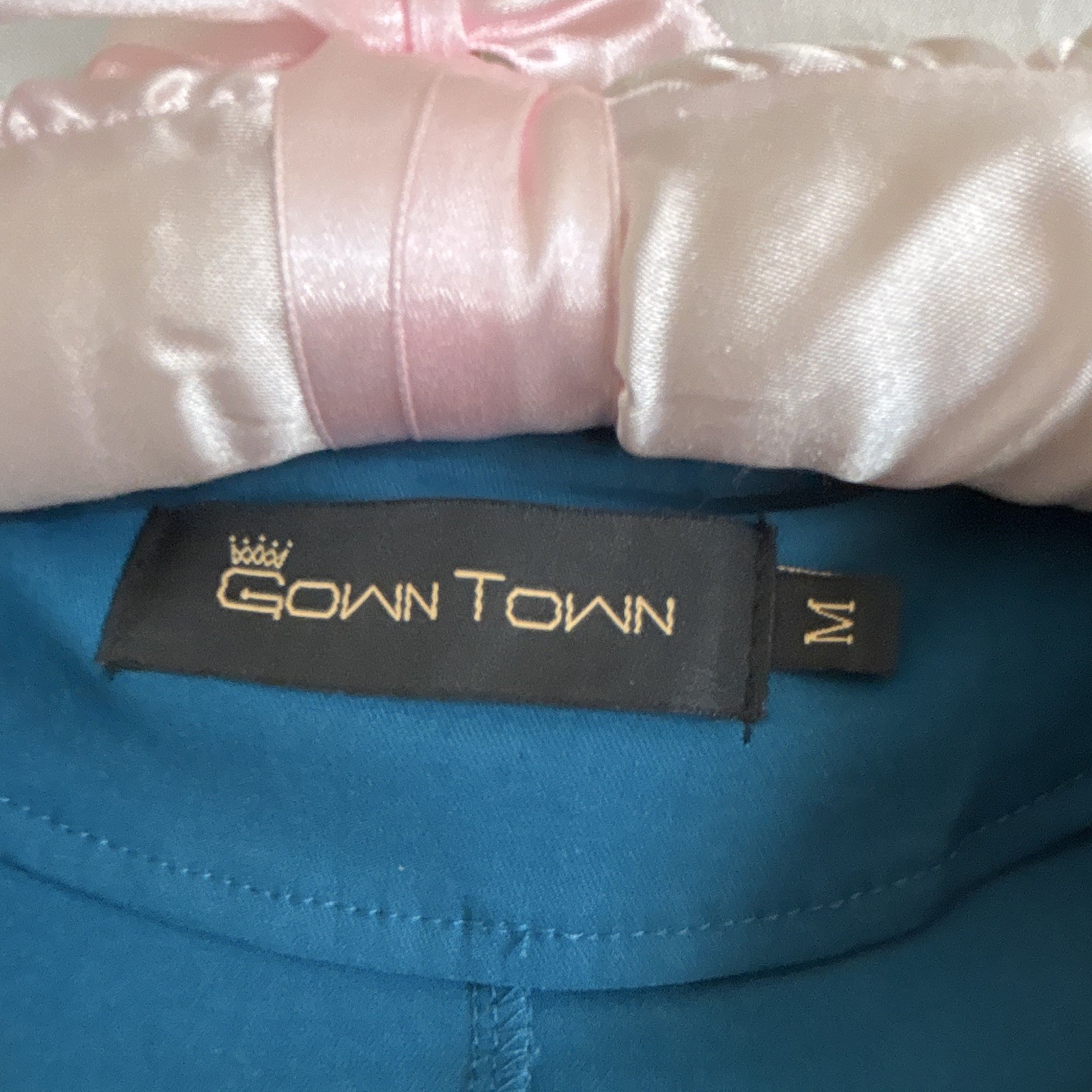 Gown Town Blue & White V-Neck Fit & Flare Button Front Knit Dress Size M