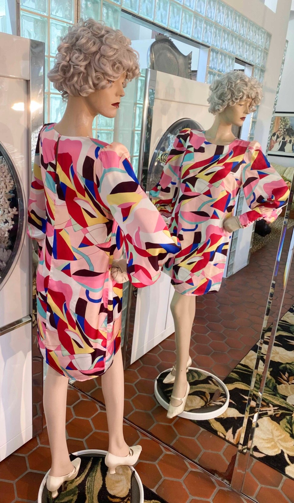 1970s copy Mini Dress Shift Size 6 Colorful Psychedelic Mod Puff Sleeve NWOT
