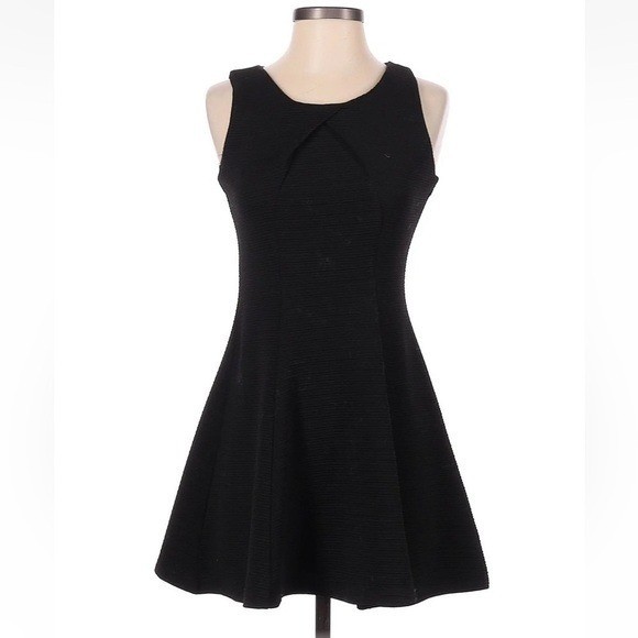 Olive & Oak Women’s Size Small Sleeveless Fit & Flare Dress Black Textured Scoop