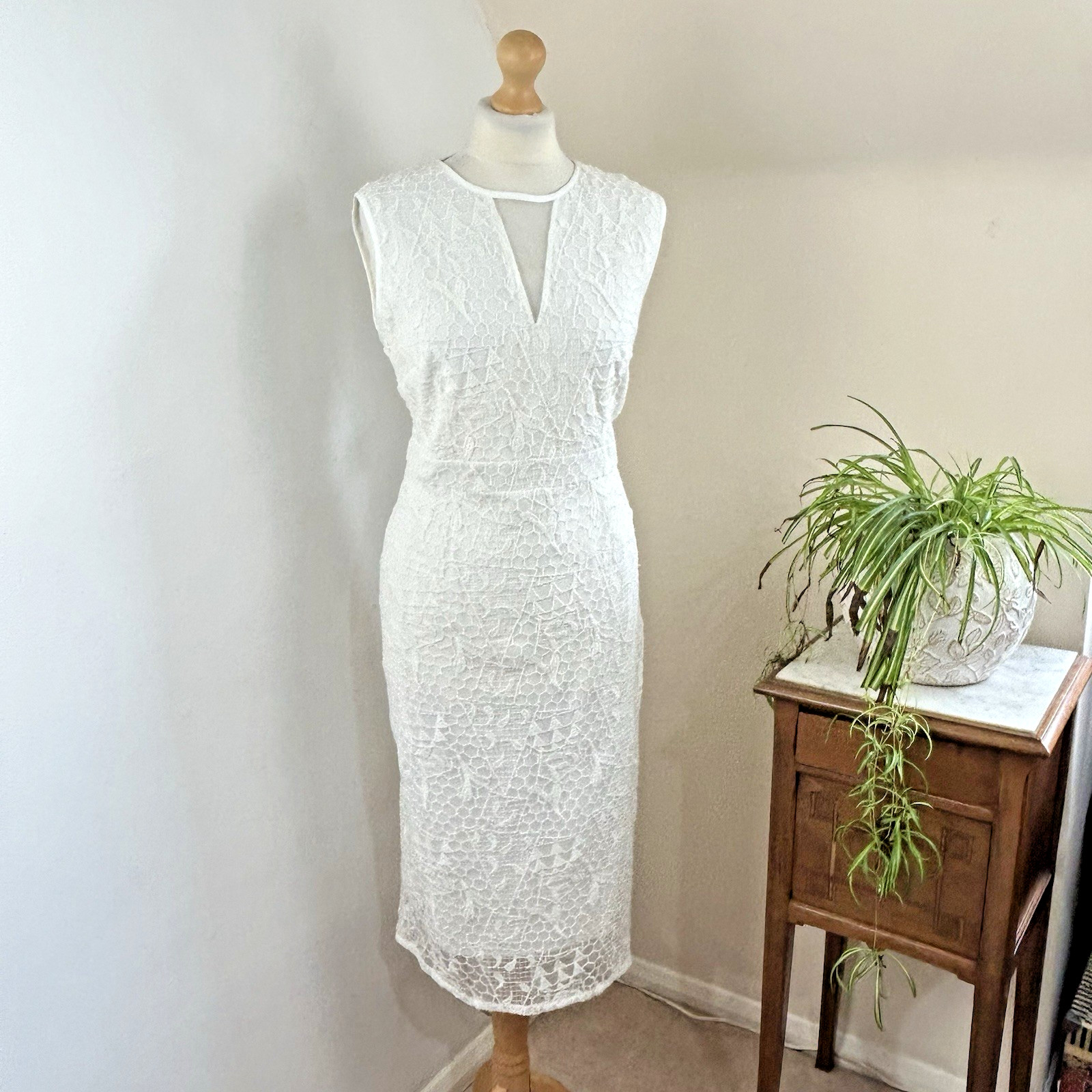 Per Una M & S Ivory Lace Dress Size 14 V-Neck Sleeveless Midi Occassion Feminine