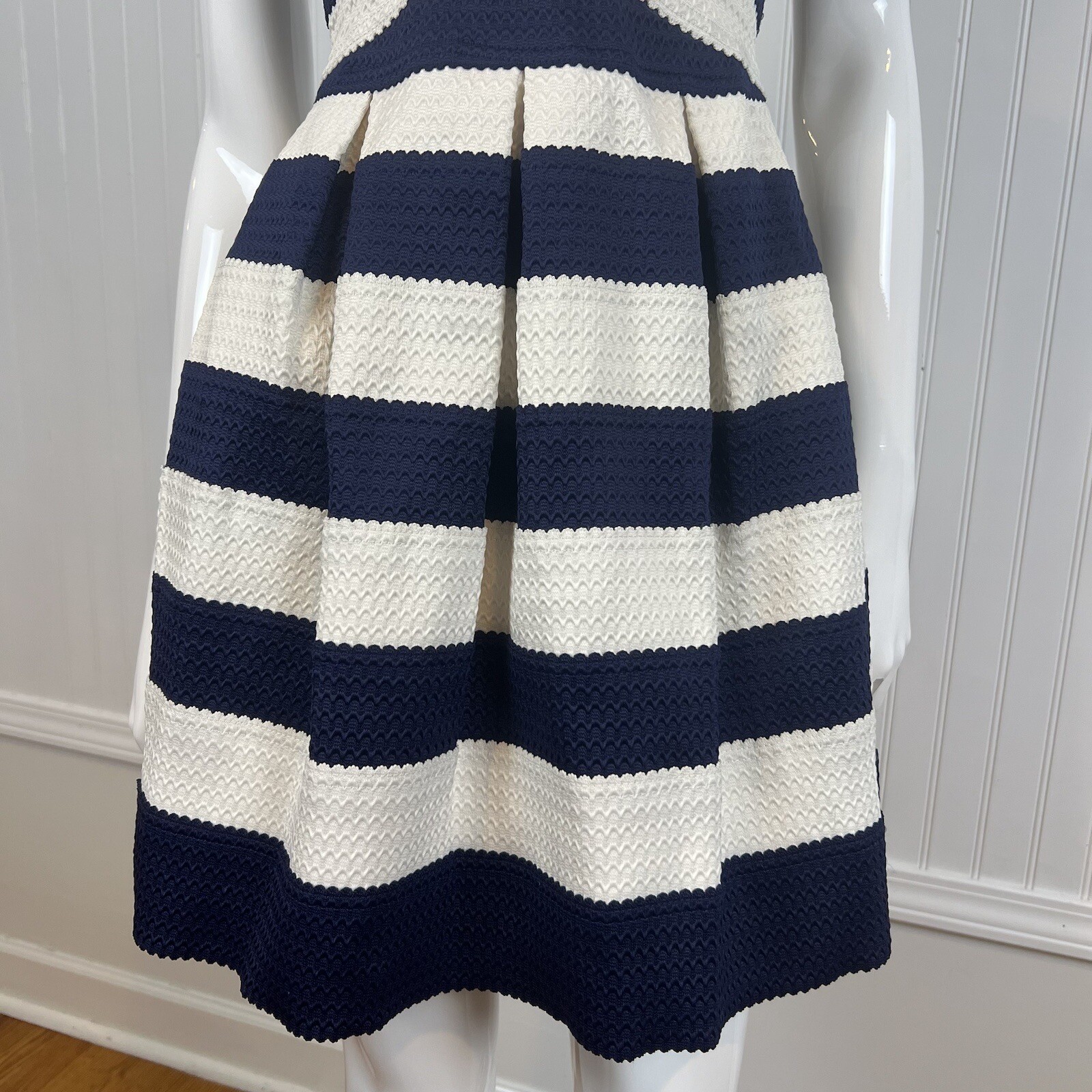 BCBG MaxAzria Women’s Size S Strapless Mini Bandeau Bandage Dress Blue White