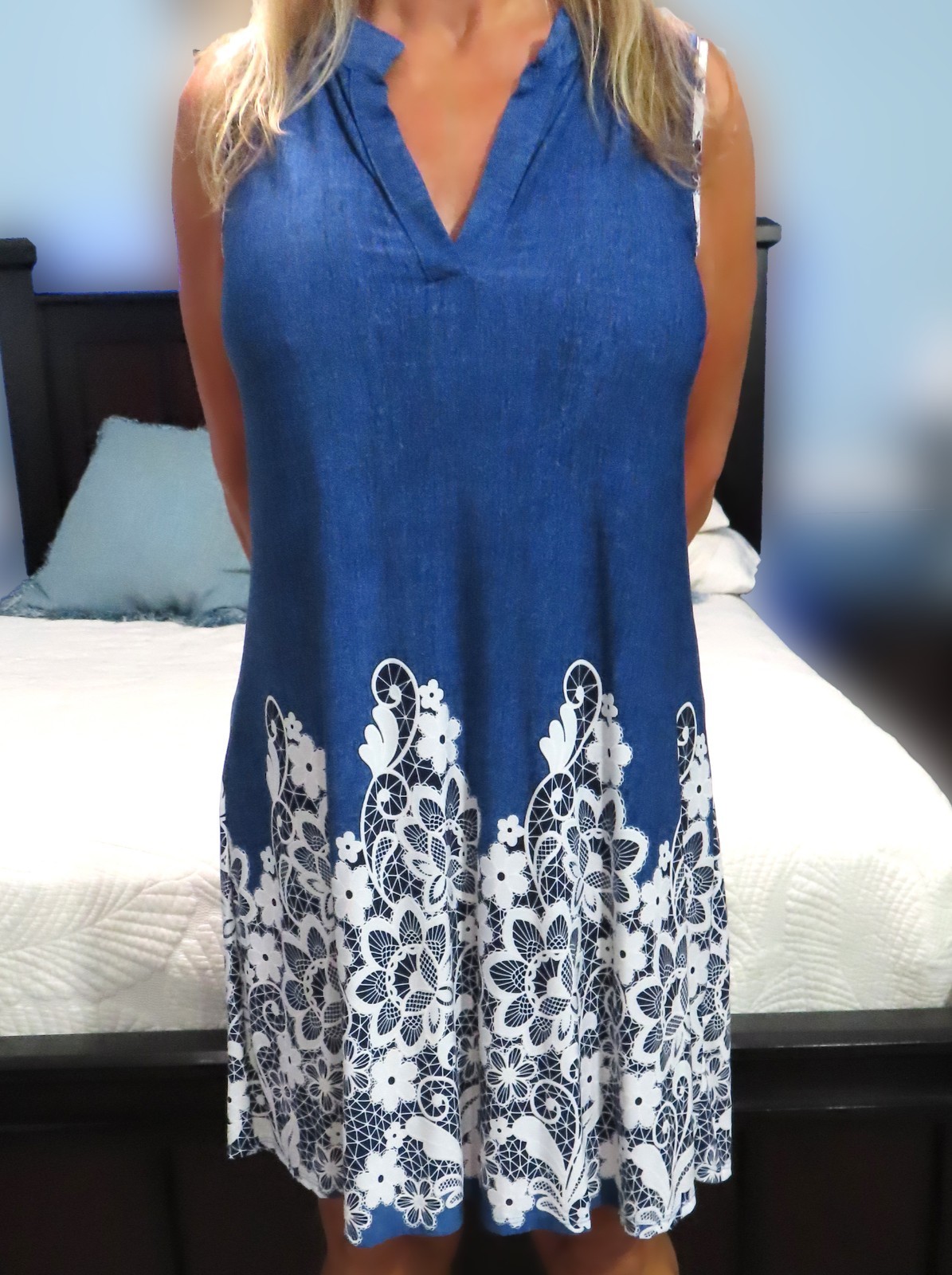 SJS Demin Look Blue Shift Dress w/White Lace Look Flowers V-Neck Sleeveless Sz S