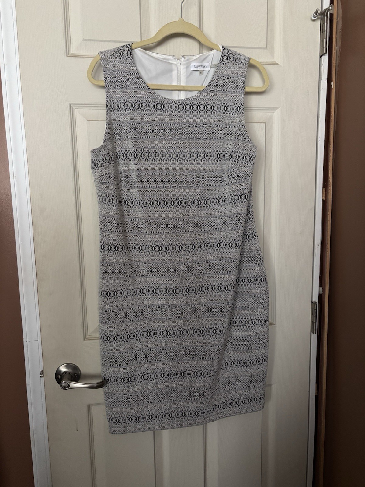 Calvin Klein Women’s Sleeveless Knee-Length Sheath Dress Black And White Size 12