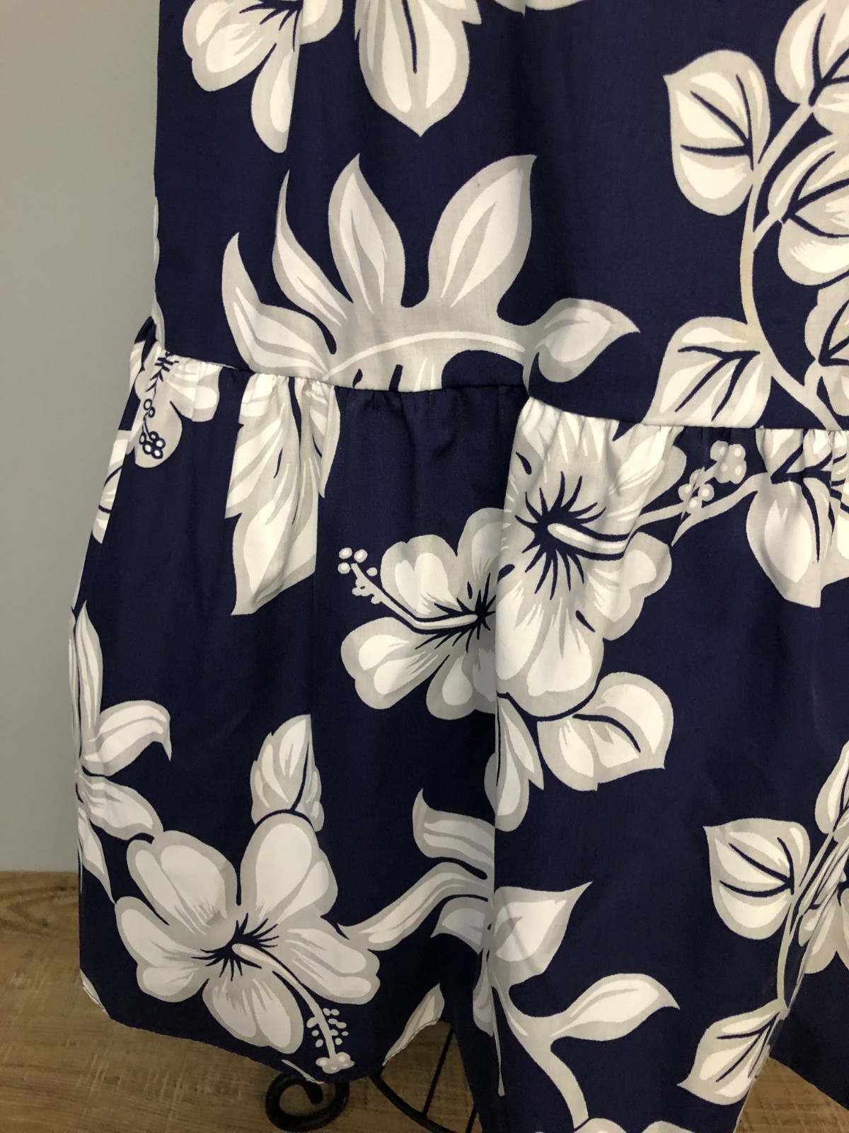 VTG Royal Creations M Navy Blue White Tropical Floral Hawaiian Muumuu Dress USA