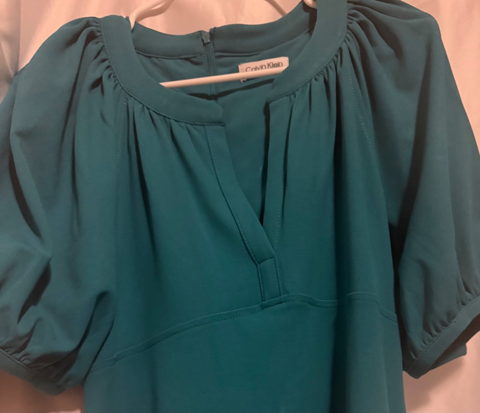 calvin klein dress 6, elegant, can be worn for any occasion. Beautiful color.